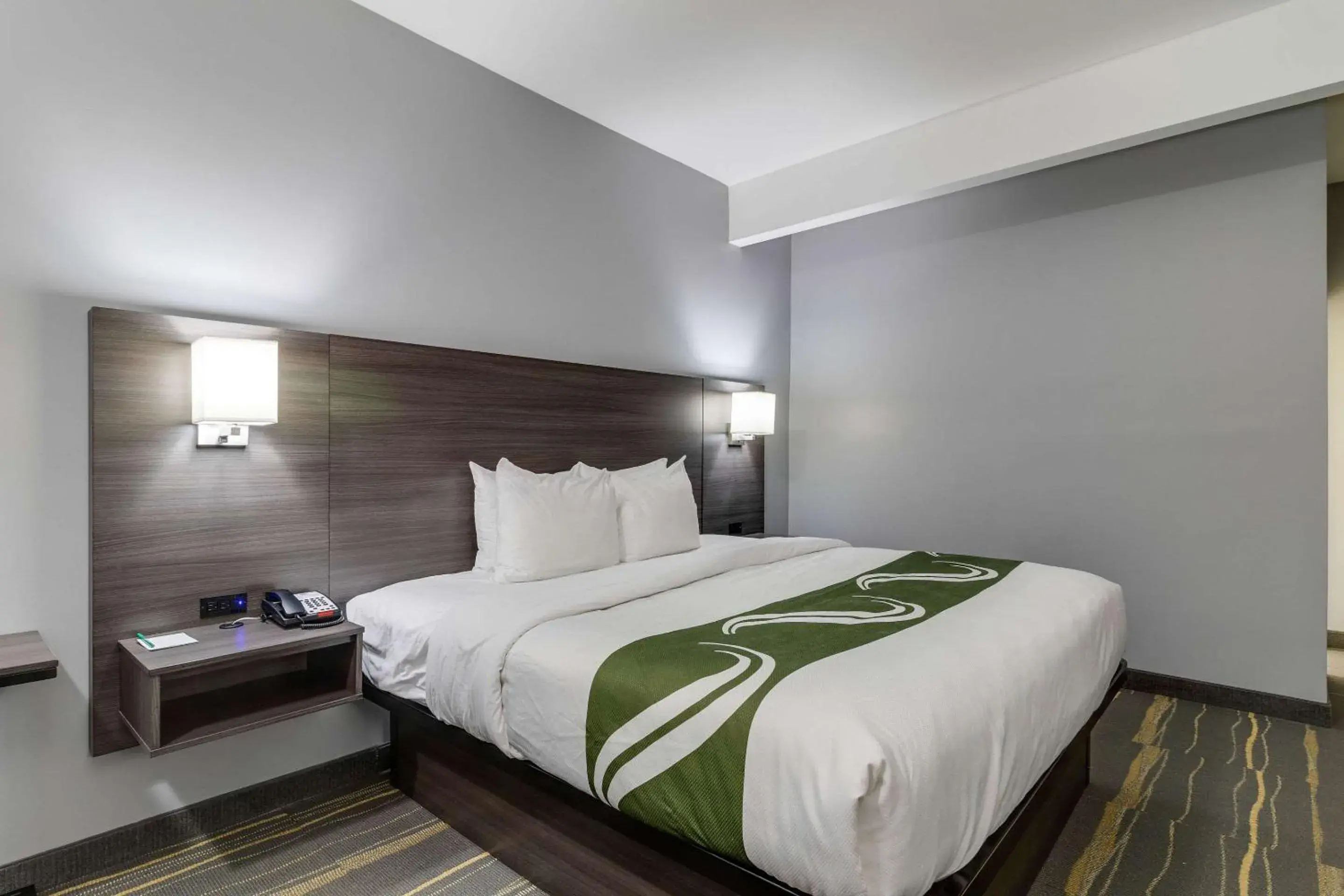 Photo of the whole room, Bed in Quality Inn Kodak Sevierville Photo of the whole room, Bed in Quality Inn Kodak Sevierville