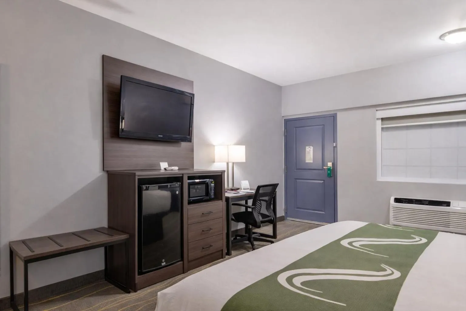 Bed in Quality Inn Kodak Sevierville