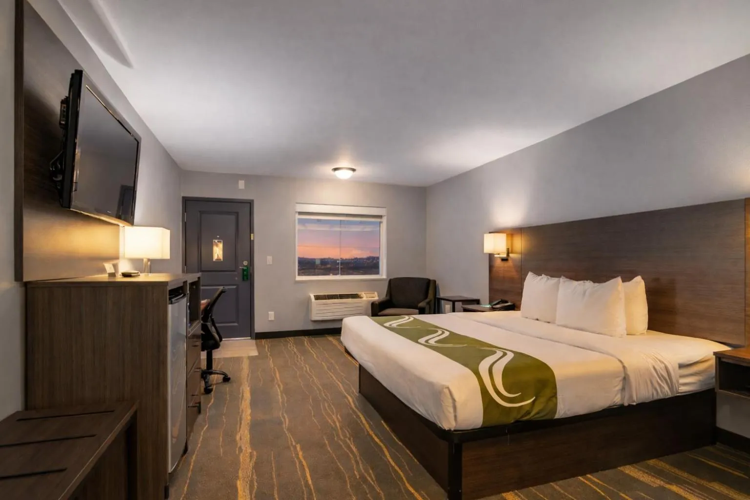 Bed in Quality Inn Kodak Sevierville