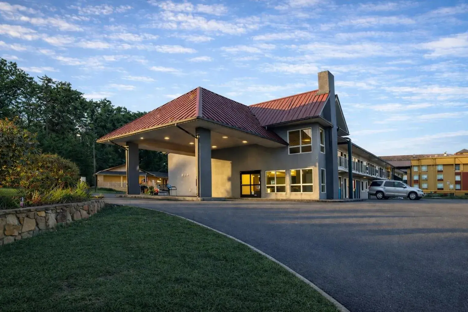 Property building in Quality Inn Kodak Sevierville Property building in Quality Inn Kodak Sevierville