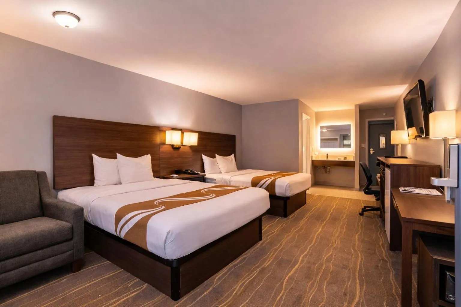 Bed in Quality Inn Kodak Sevierville