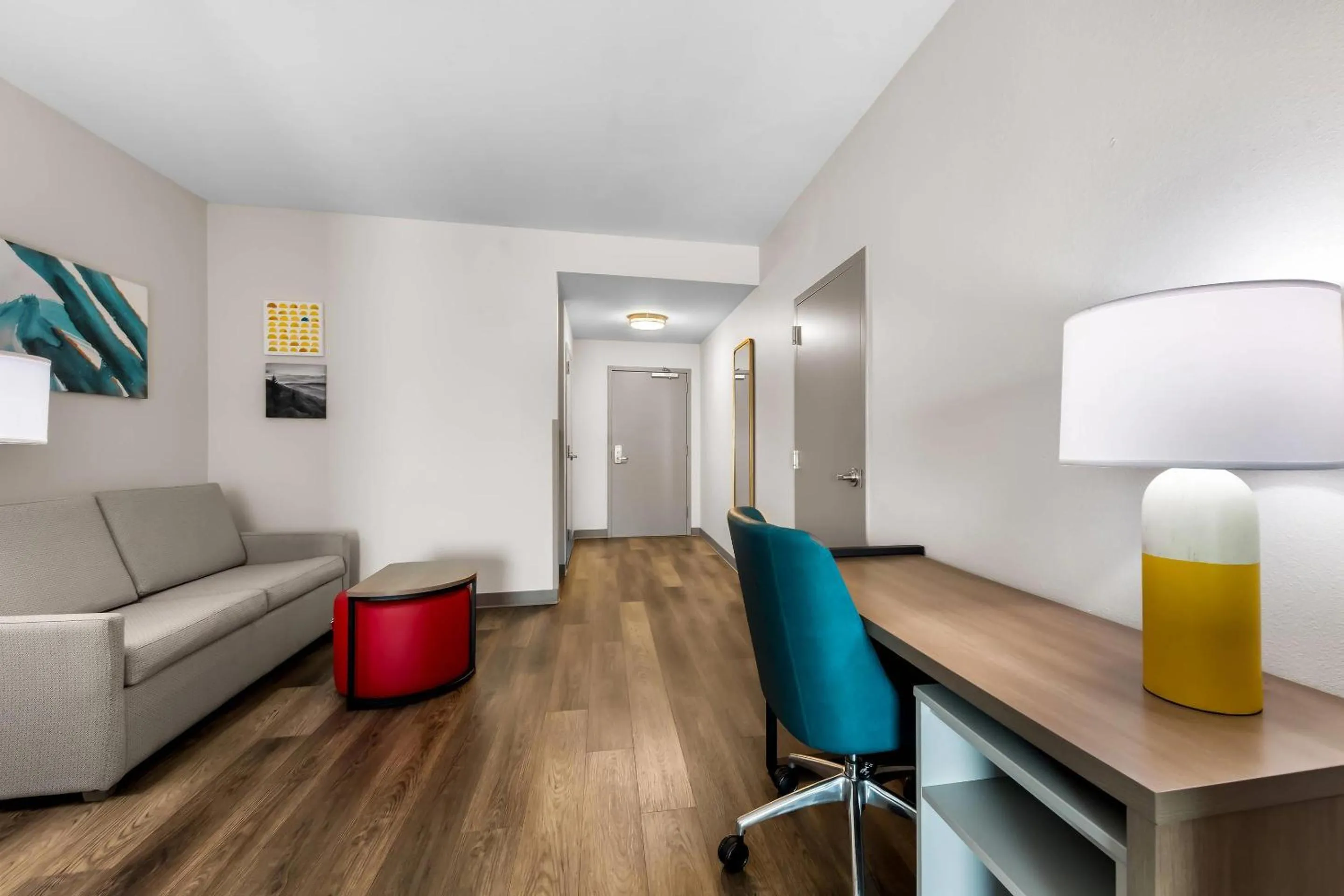 Bedroom in Comfort Suites Knoxville West - Farragut