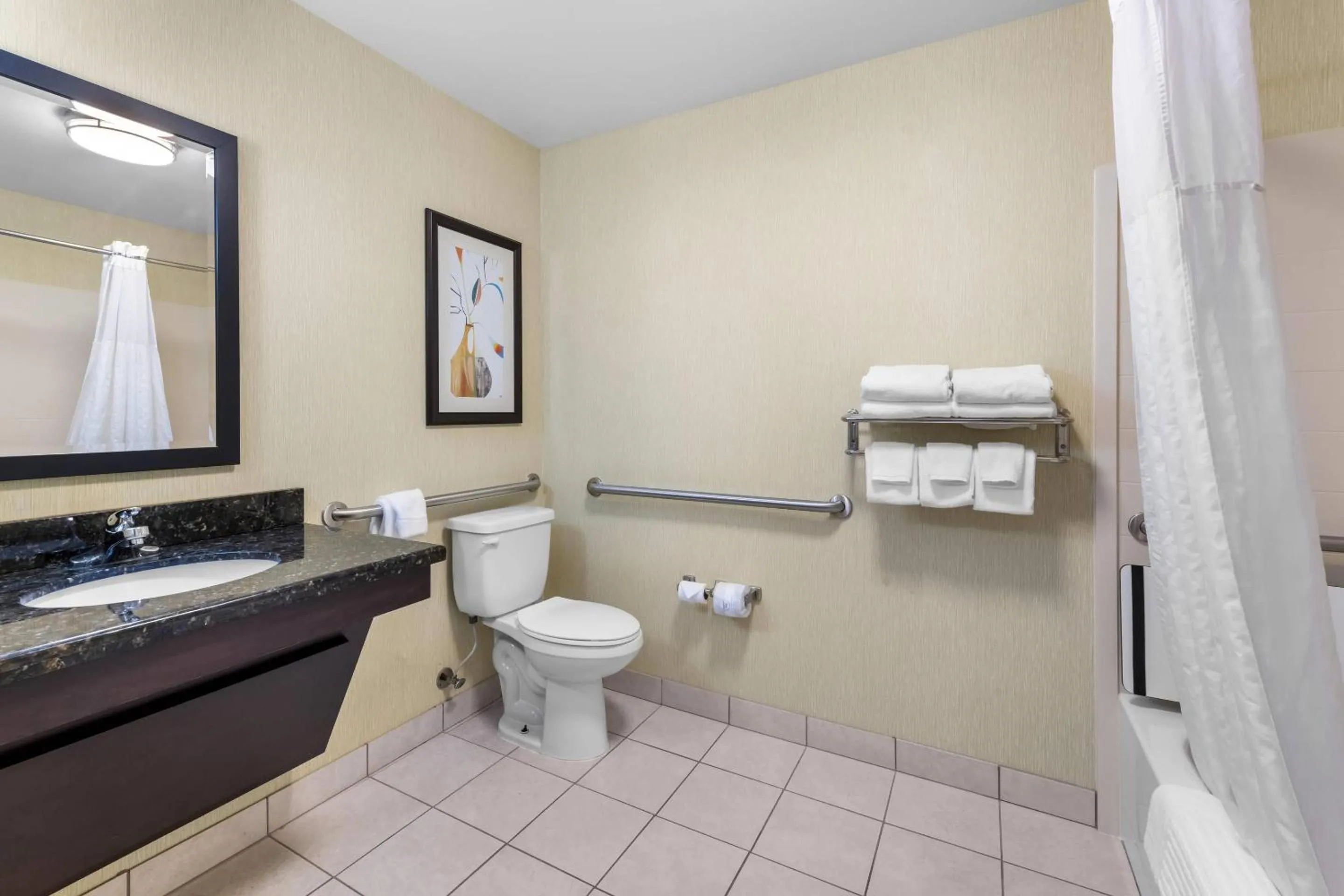 Bedroom in Comfort Suites Knoxville West - Farragut