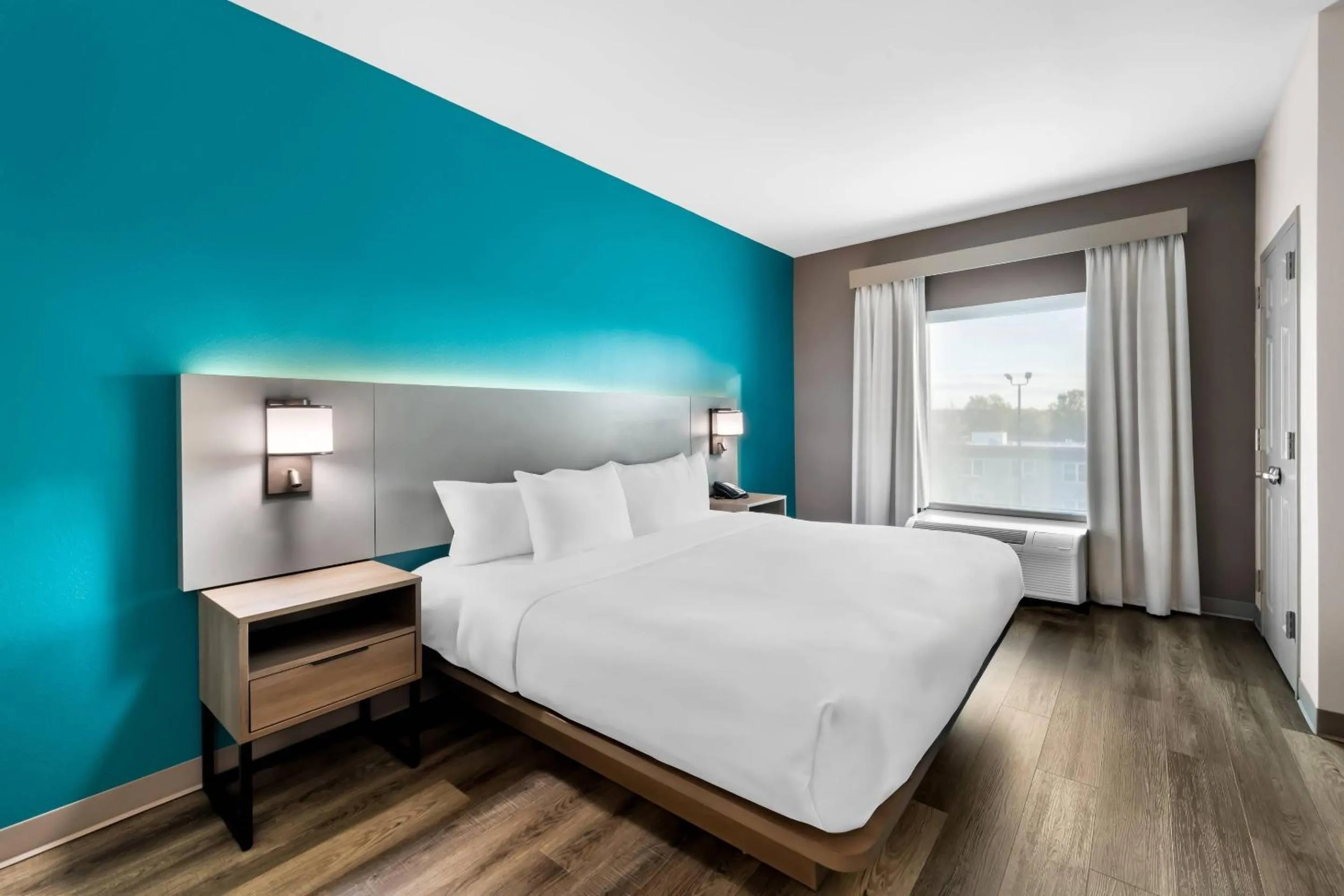 Bedroom, Bed in Comfort Suites Knoxville West - Farragut