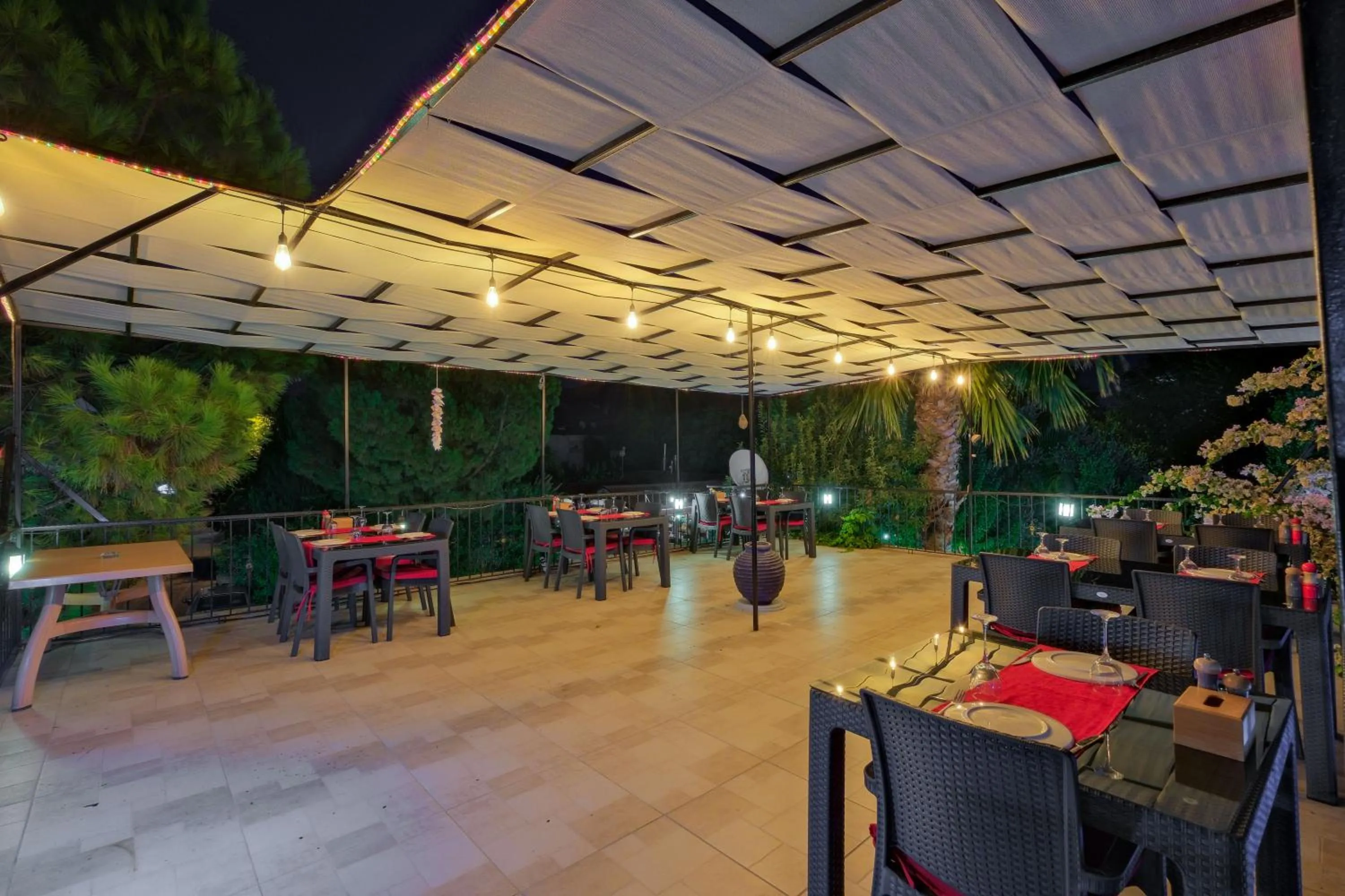 Restaurant/places to eat in YENI DOGA HOTEL