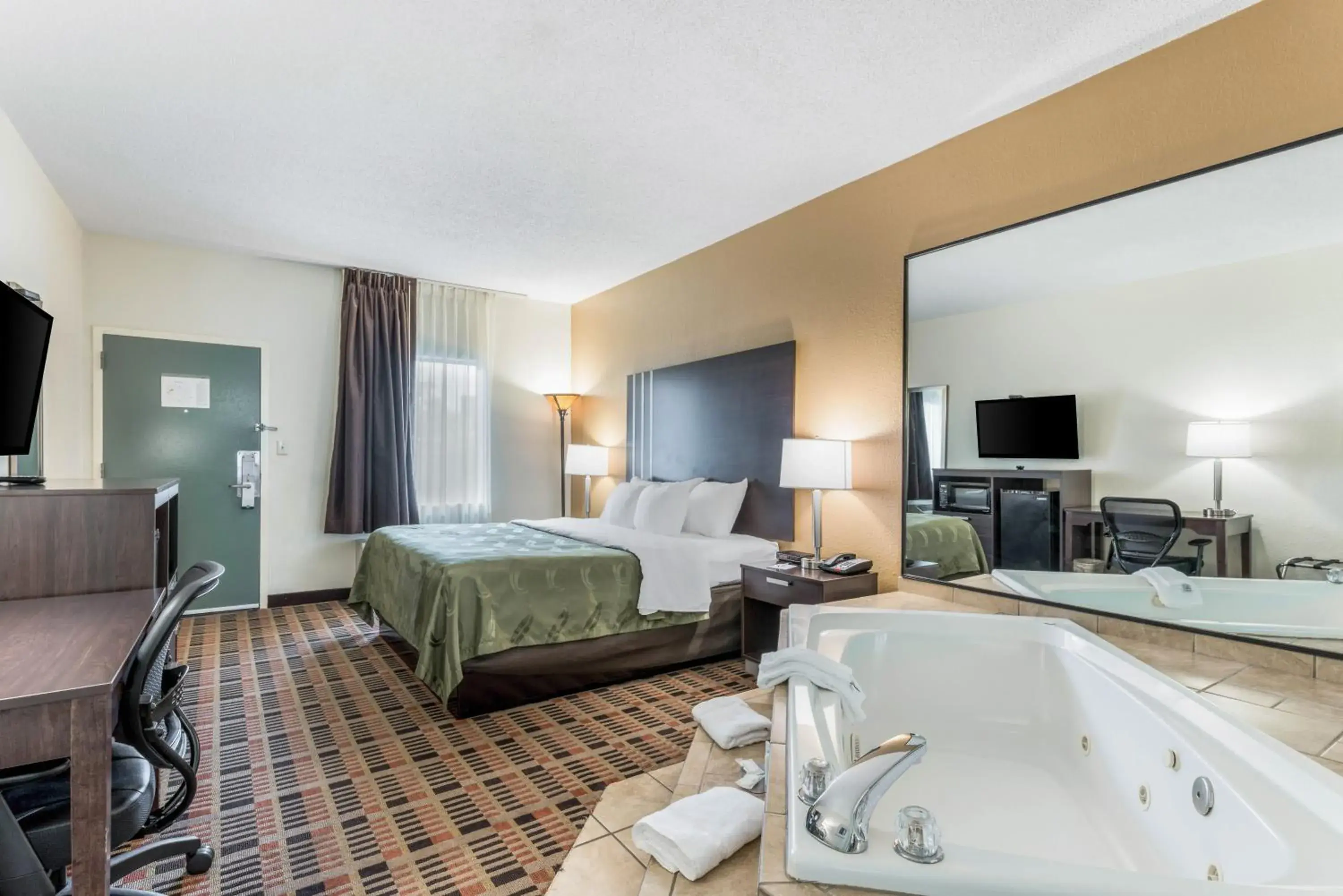 One Room Suite - Smoking in Quality Inn Downtown One Room Suite - Smoking in Quality Inn Downtown