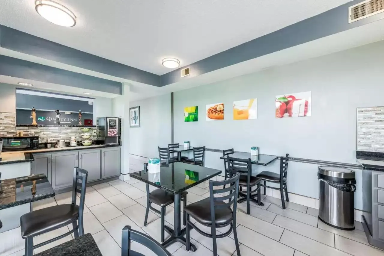 Breakfast in Quality Inn Downtown