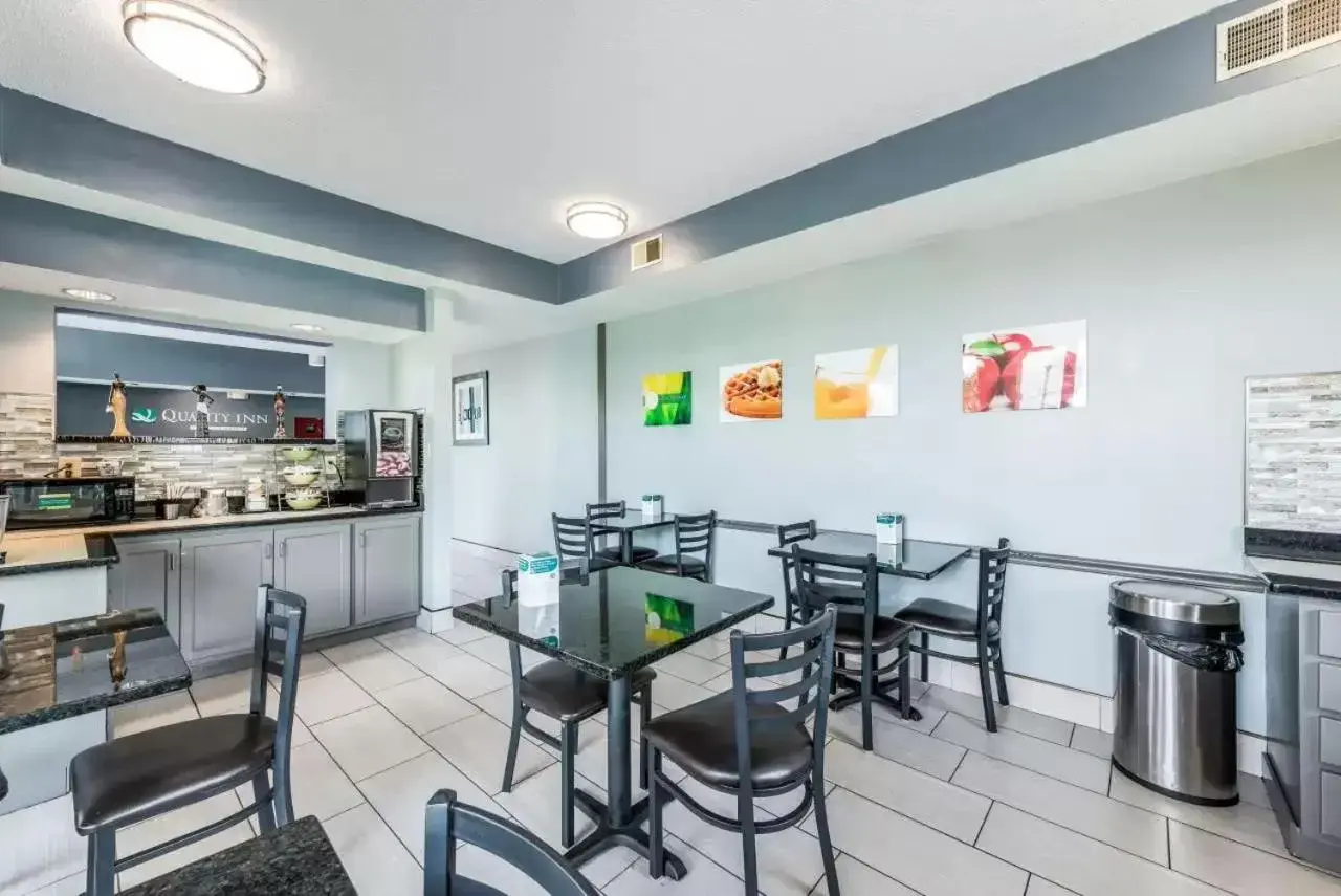 Breakfast in Quality Inn Downtown Breakfast in Quality Inn Downtown