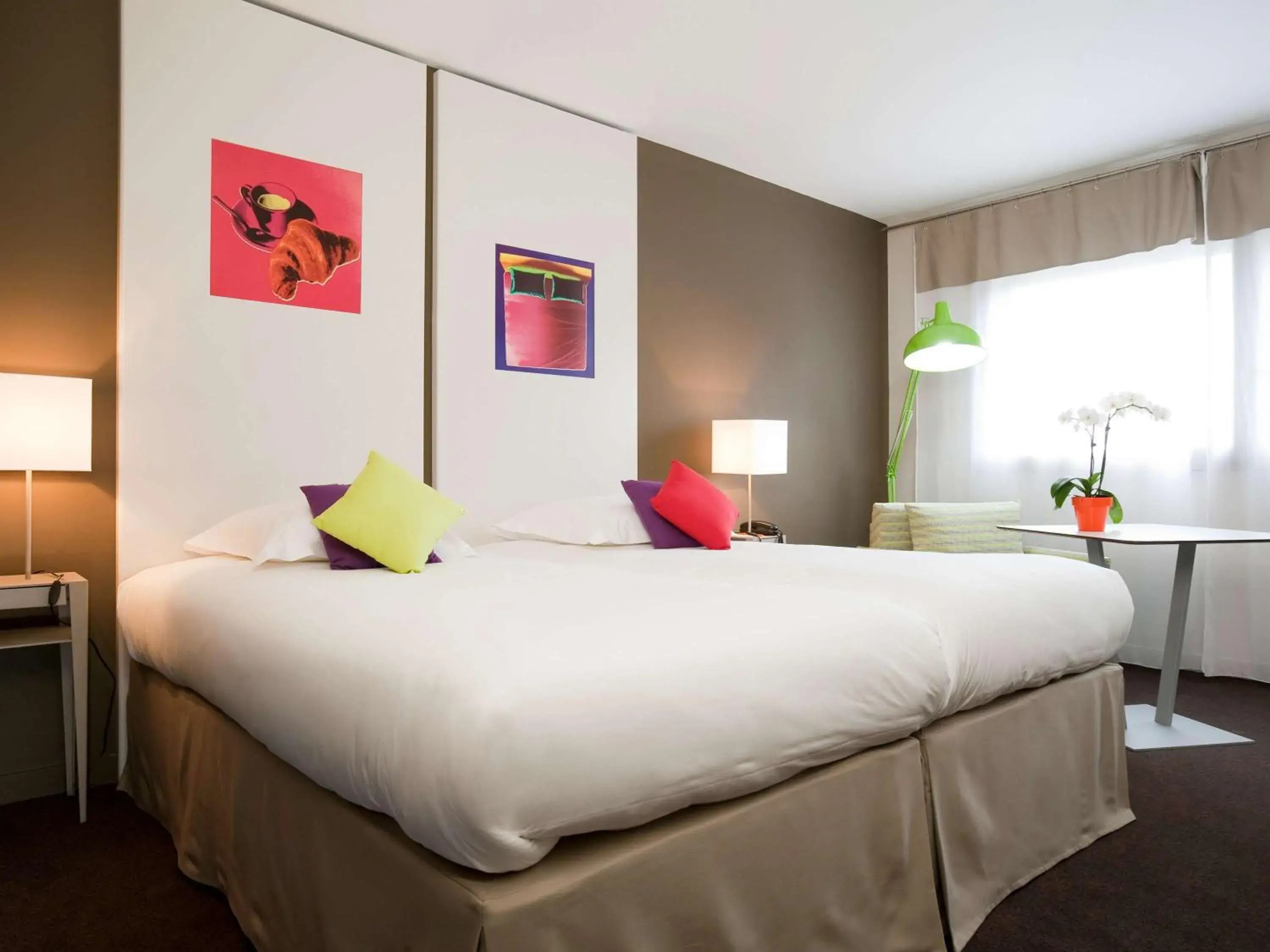 Photo of the whole room, Bed in Ibis Styles Annemasse Genève Photo of the whole room, Bed in Ibis Styles Annemasse Genève