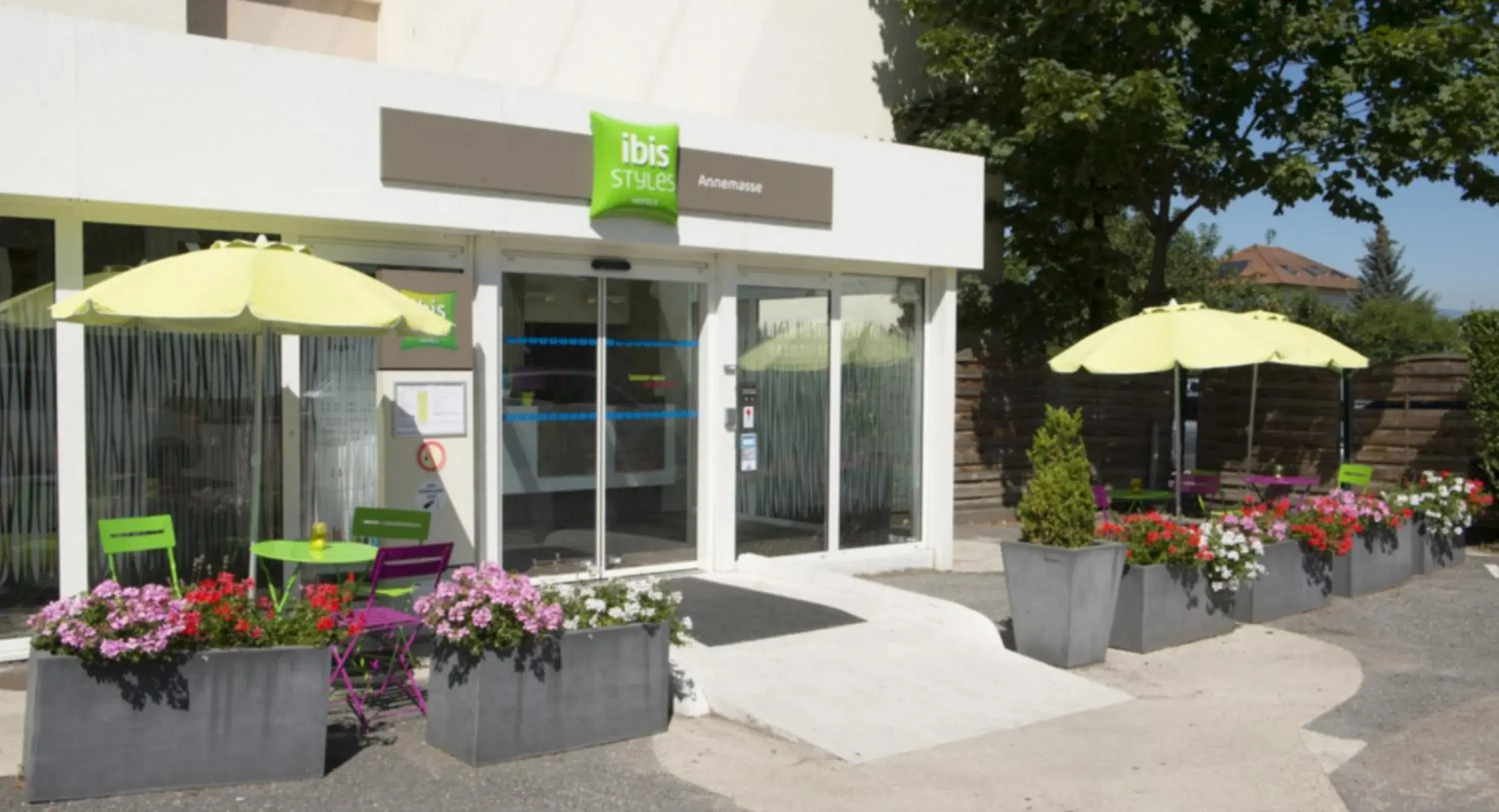 Facade/entrance in Ibis Styles Annemasse Genève Facade/entrance in Ibis Styles Annemasse Genève
