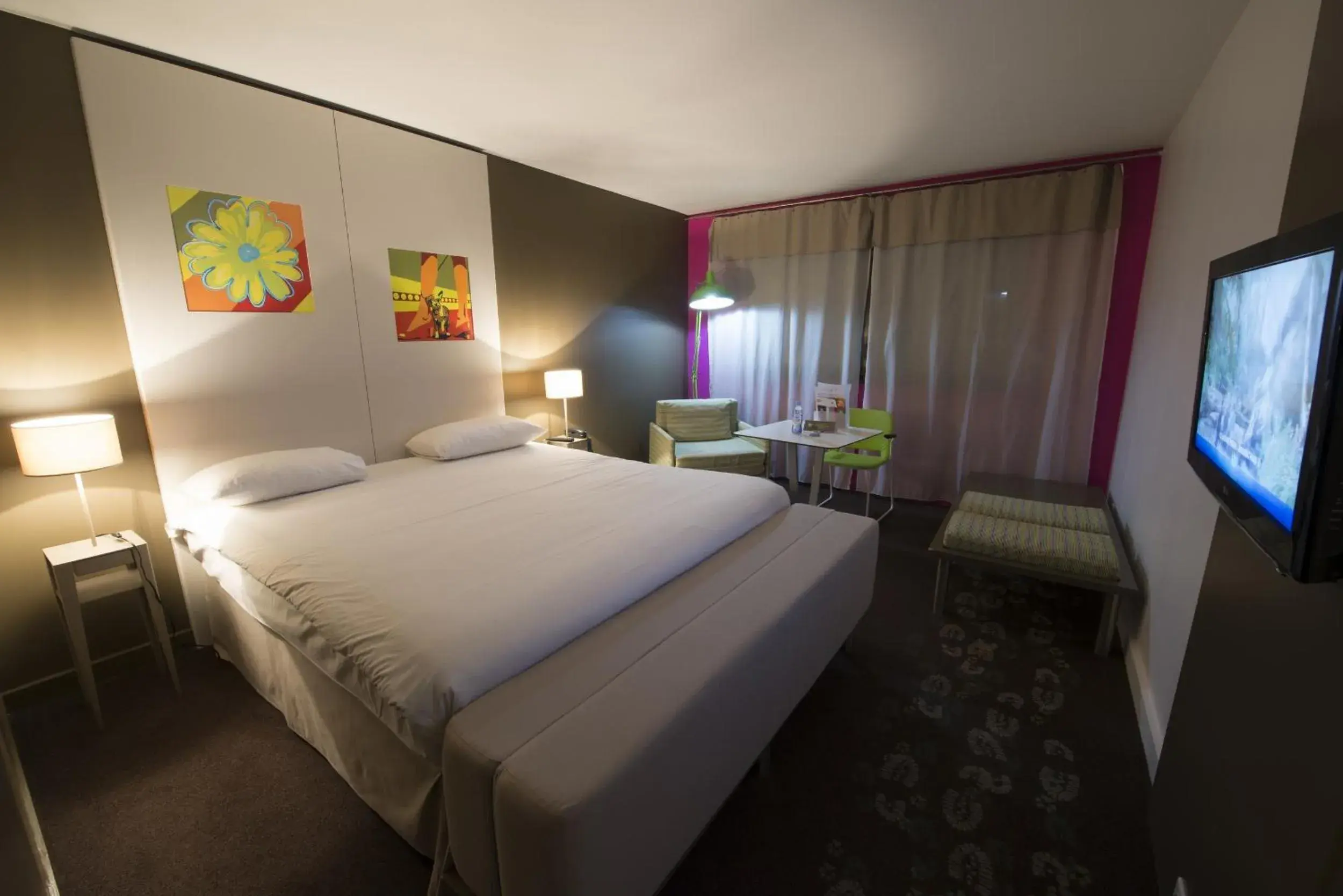 Bedroom, Bed in Ibis Styles Annemasse Genève Bedroom, Bed in Ibis Styles Annemasse Genève