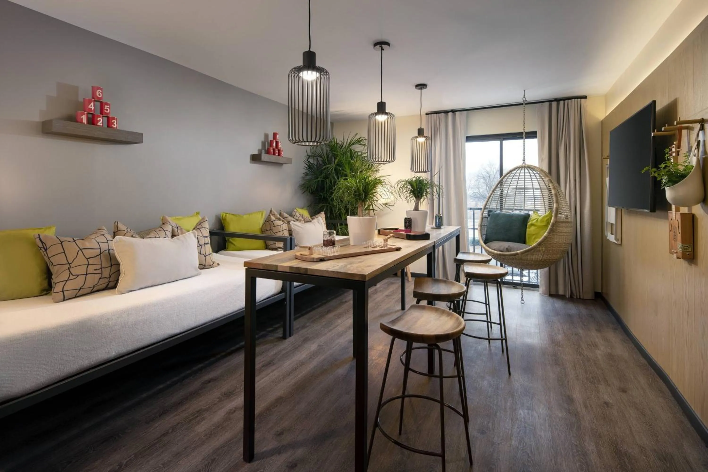 Living room in MOXY Memphis Downtown