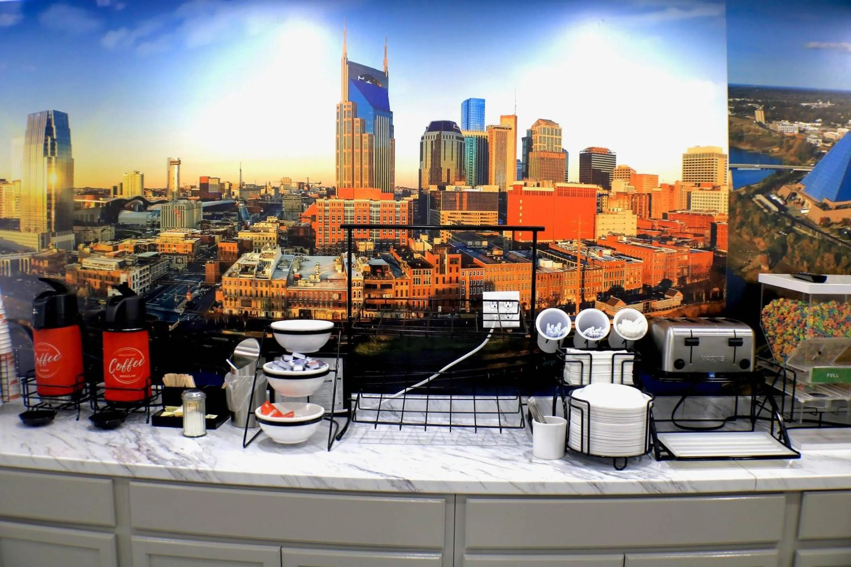 Breakfast in Econo Lodge Inn & Suites Southeast