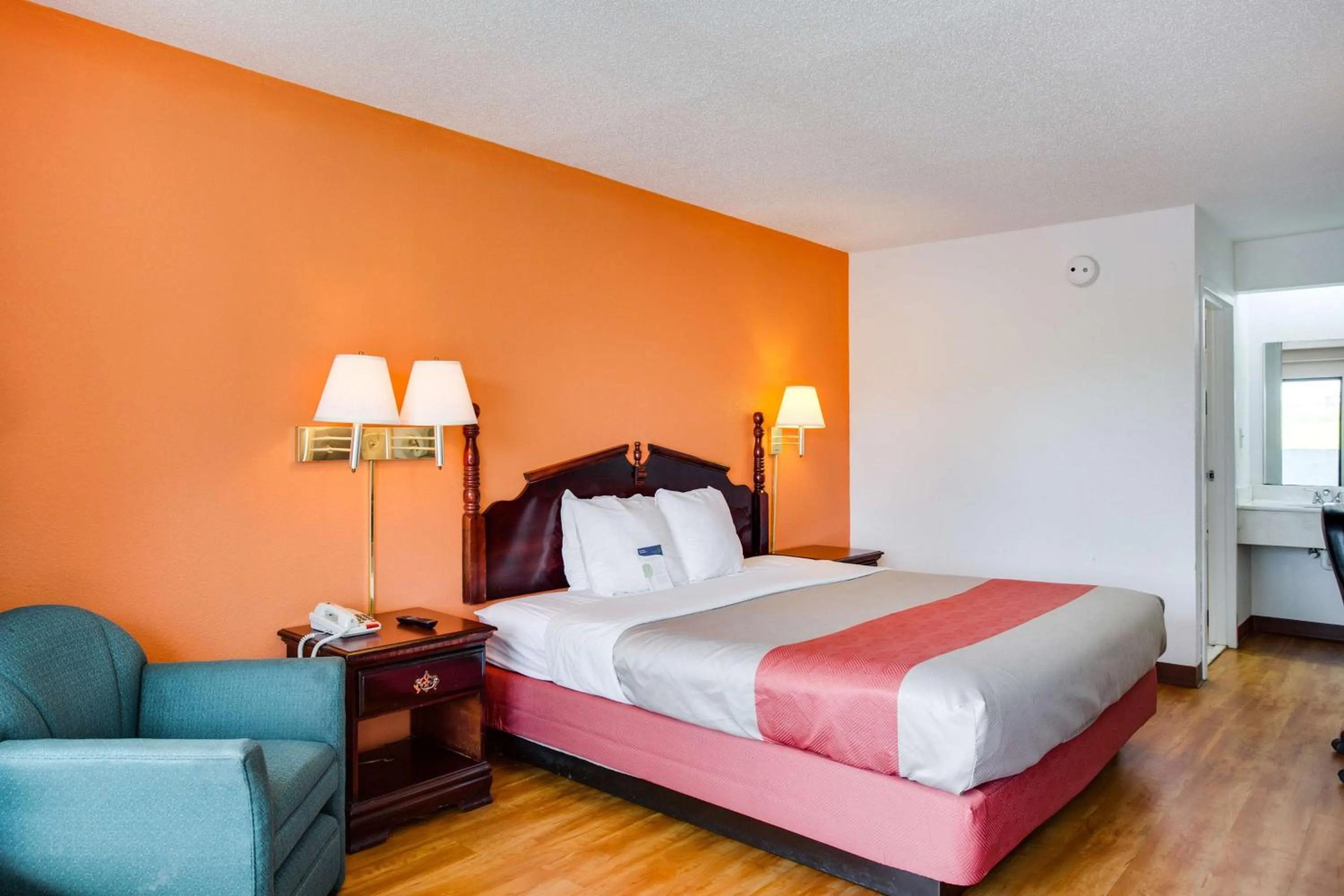 Photo of the whole room, Bed in Motel 6-White House, TN