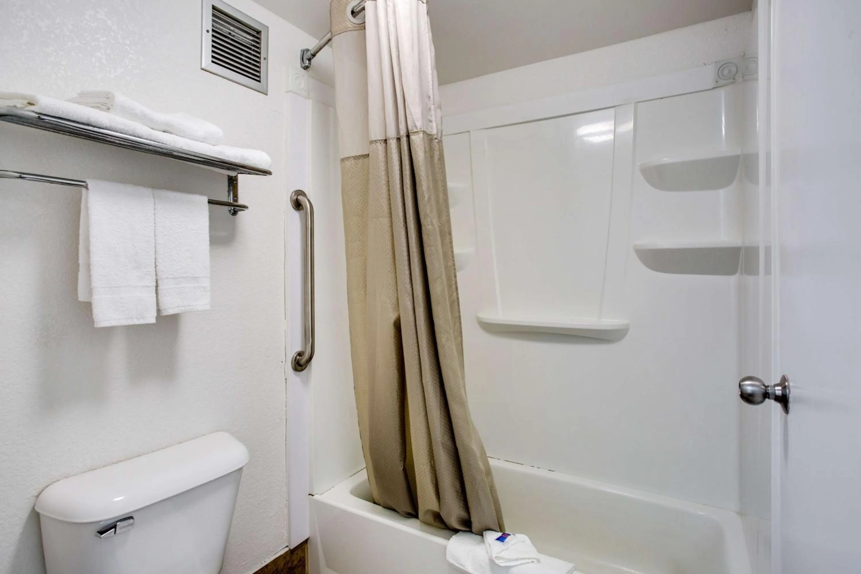 Toilet in Motel 6-White House, TN