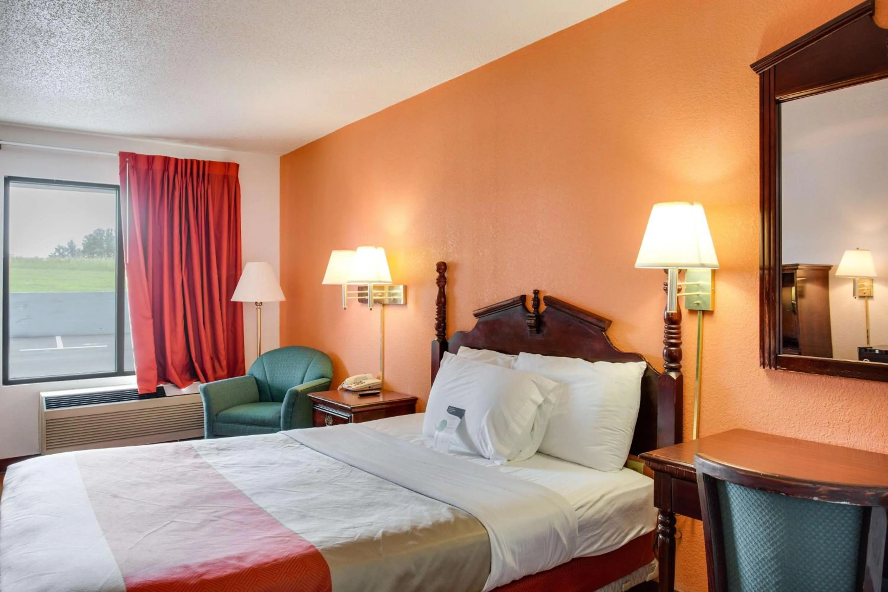 Photo of the whole room, Bed in Motel 6-White House, TN