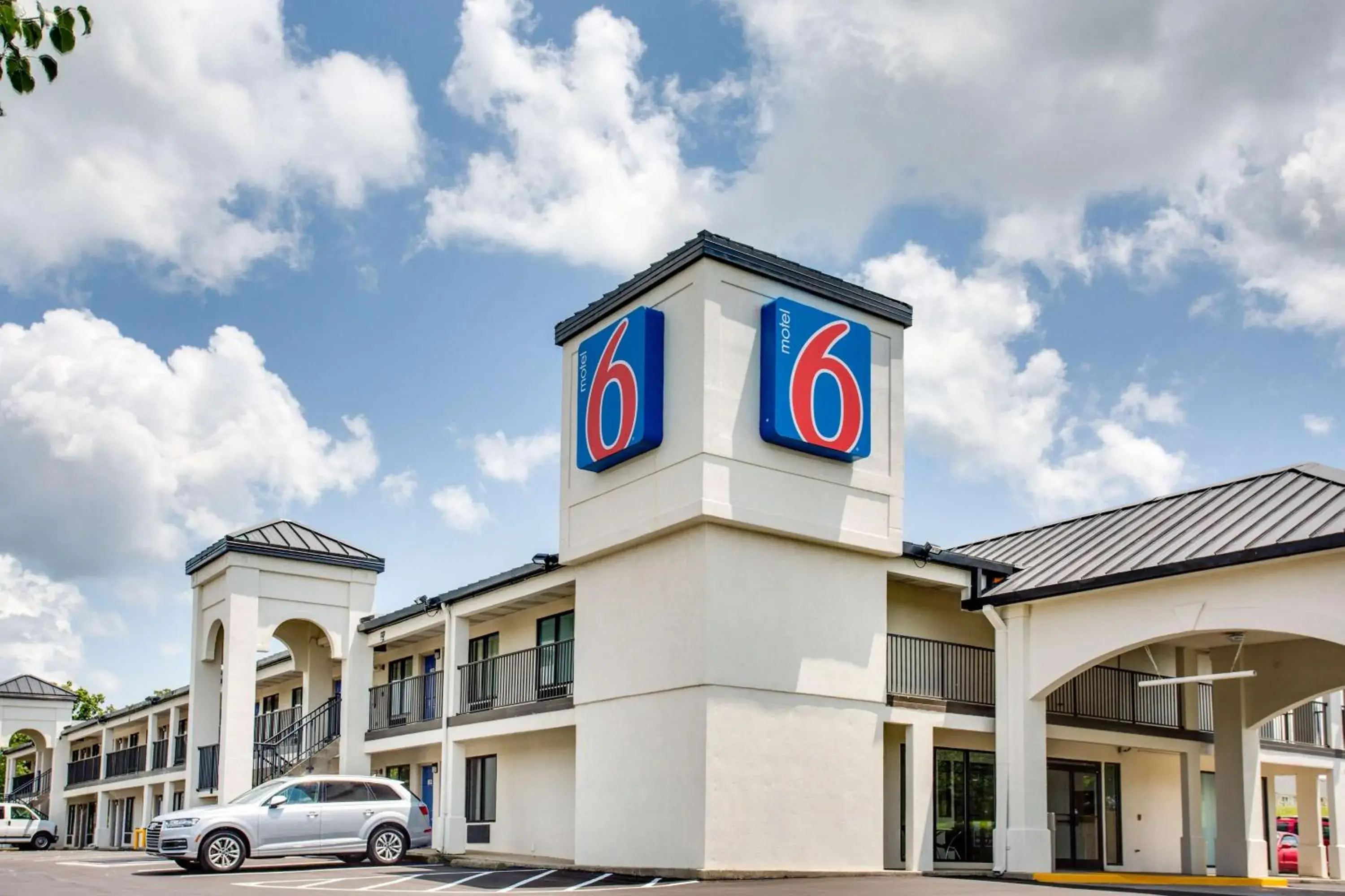 Property building in Motel 6-White House, TN Property building in Motel 6-White House, TN