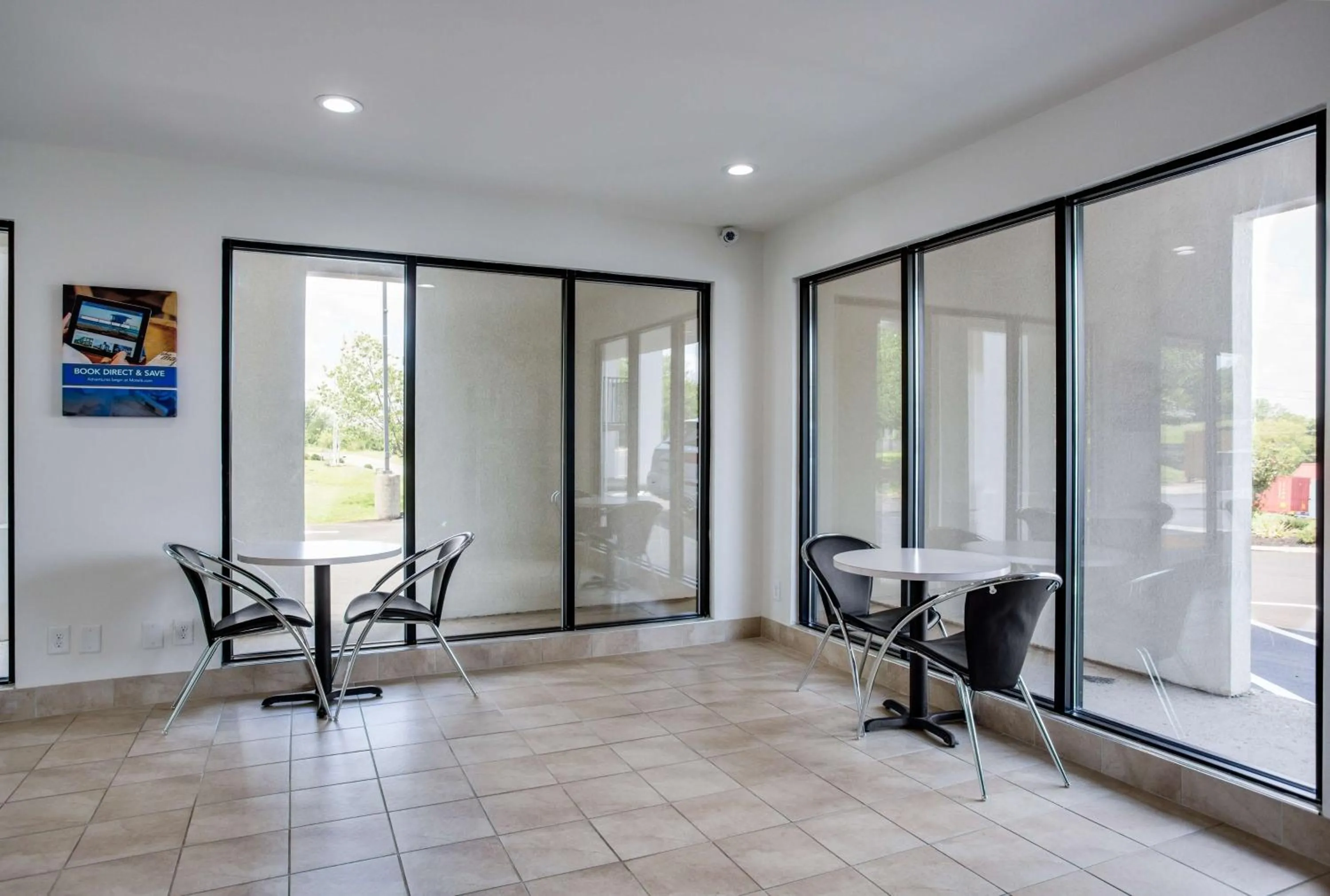 Lobby or reception in Motel 6-White House, TN