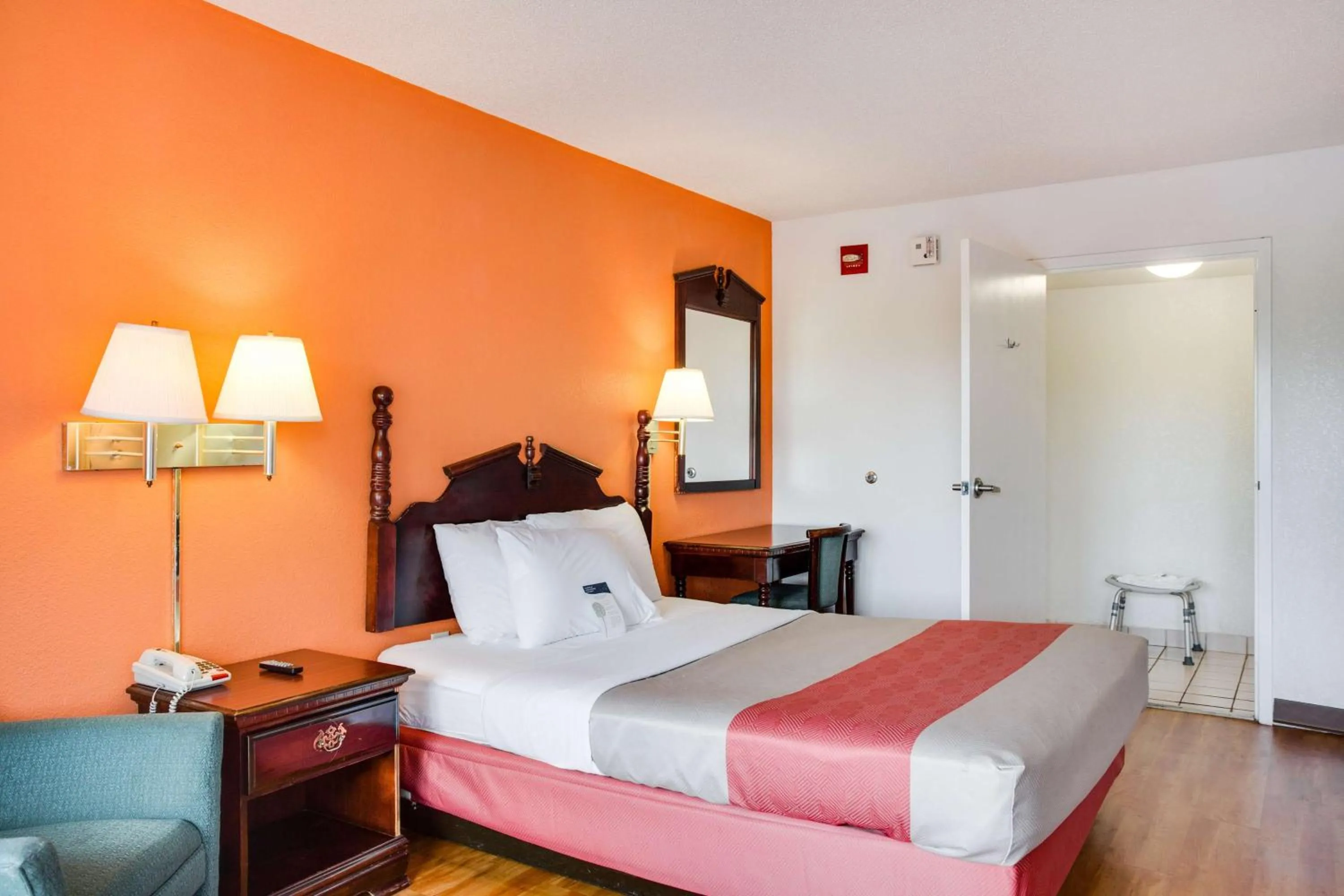 Photo of the whole room, Bed in Motel 6-White House, TN