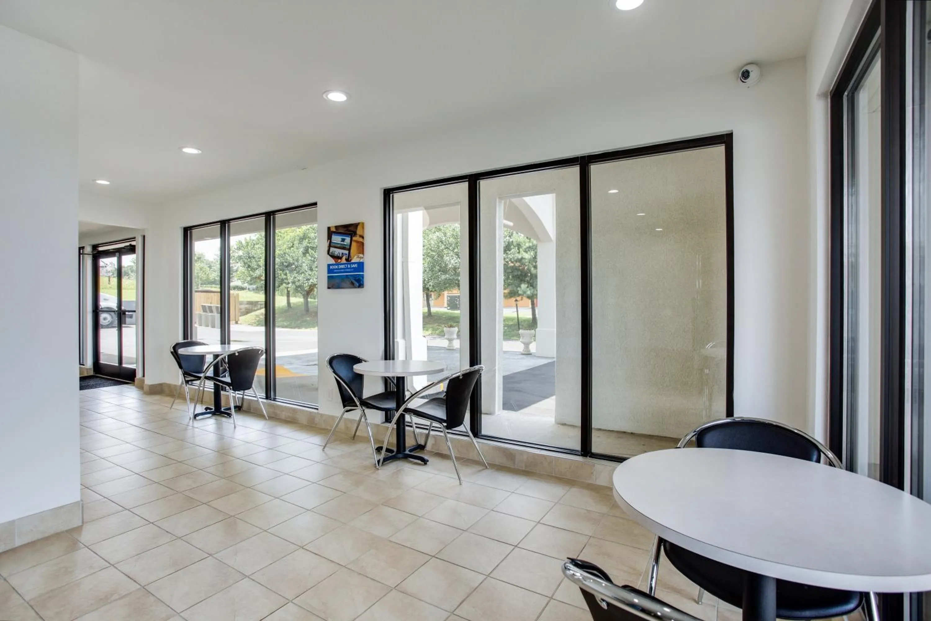 Other in Motel 6-White House, TN