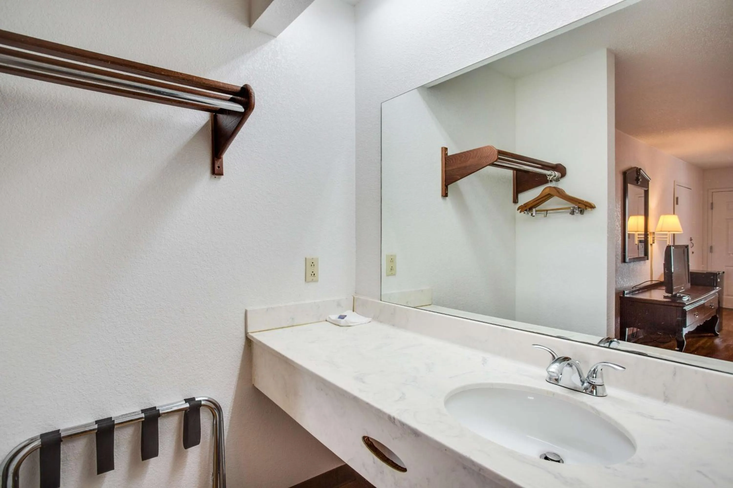 Bathroom in Motel 6-White House, TN