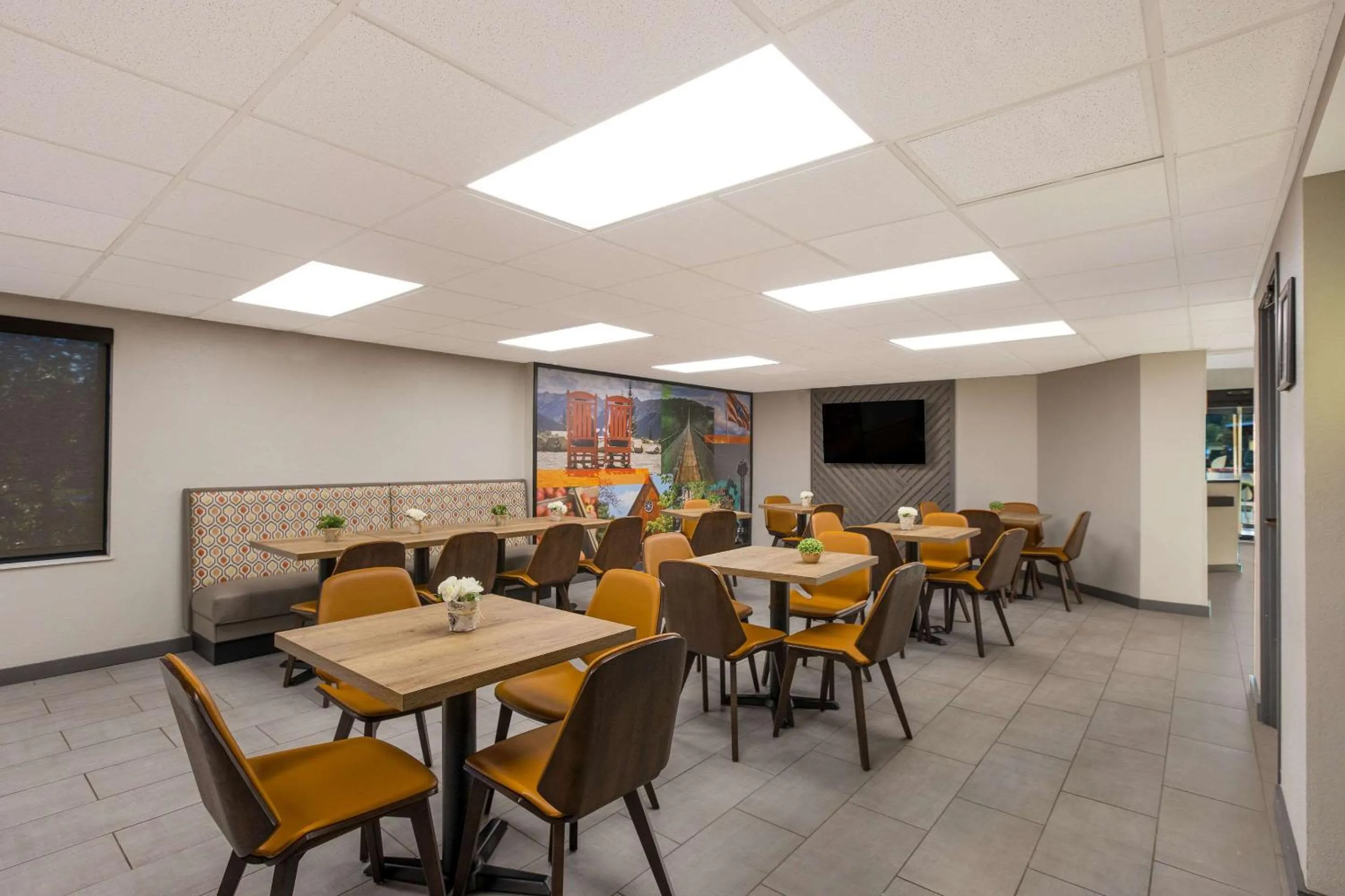 Breakfast in Clarion Pointe Sevierville-Pigeon Forge