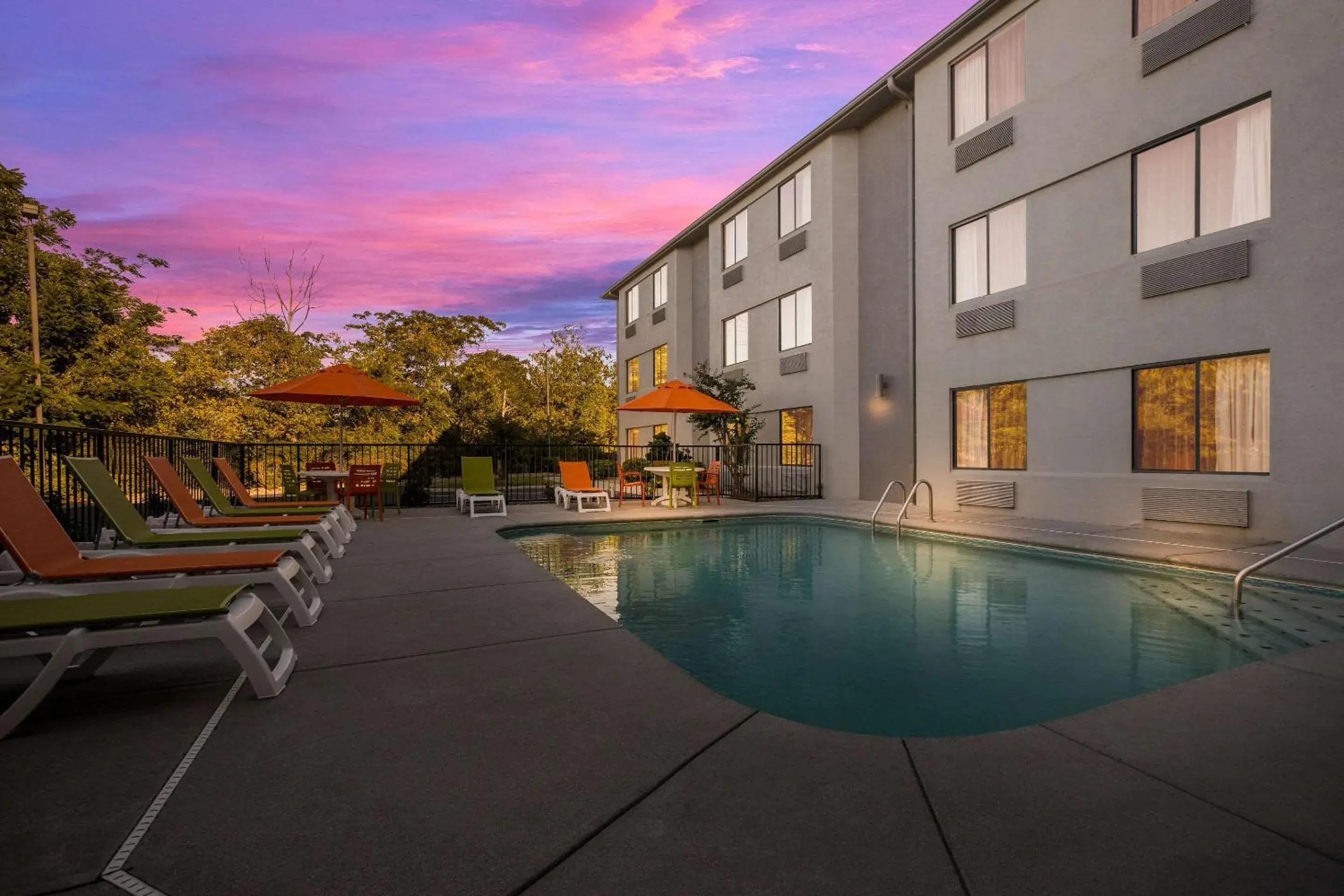 Property building in Clarion Pointe Sevierville-Pigeon Forge Property building in Clarion Pointe Sevierville-Pigeon Forge