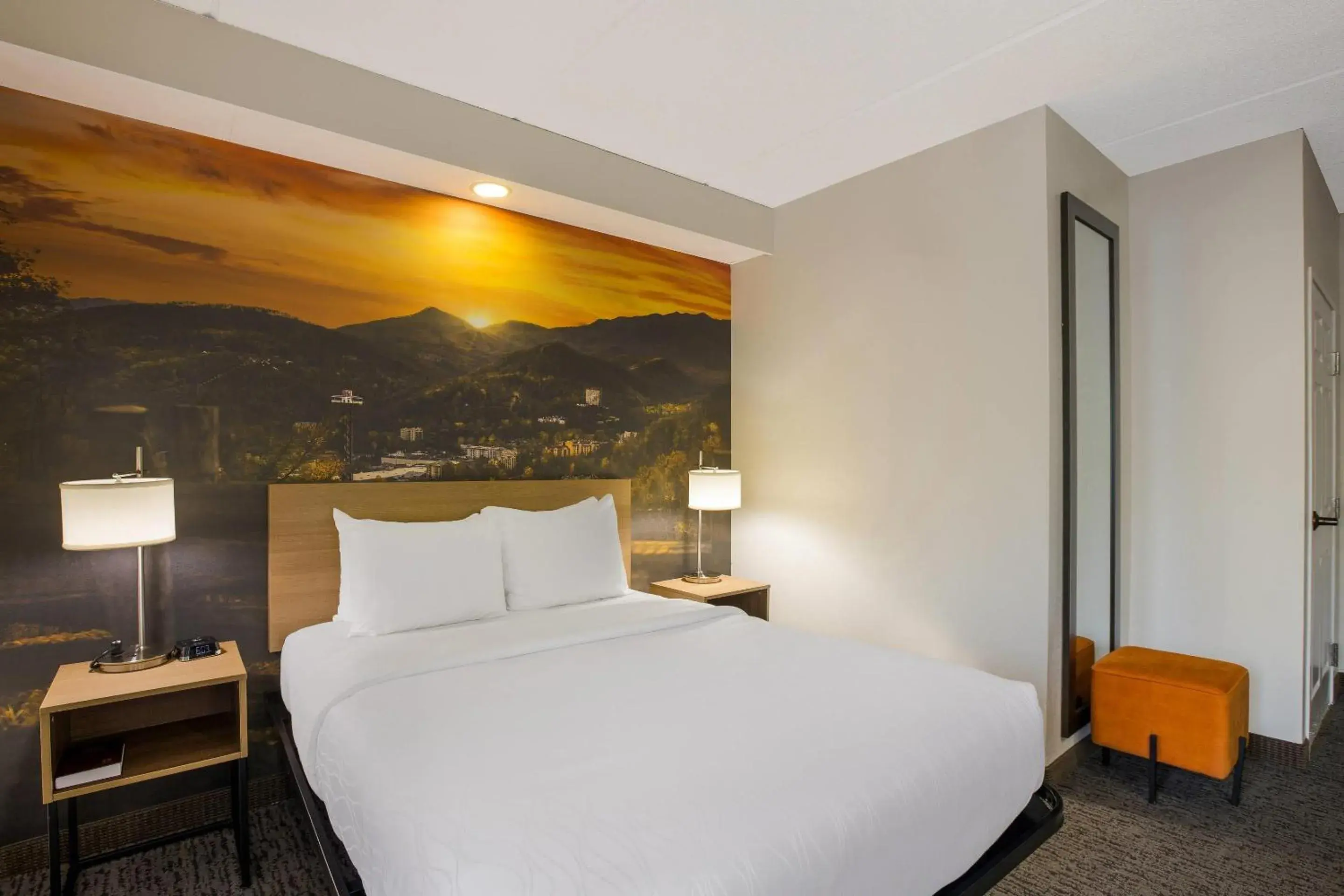 Bedroom, Bed in Clarion Pointe Sevierville-Pigeon Forge Bedroom, Bed in Clarion Pointe Sevierville-Pigeon Forge