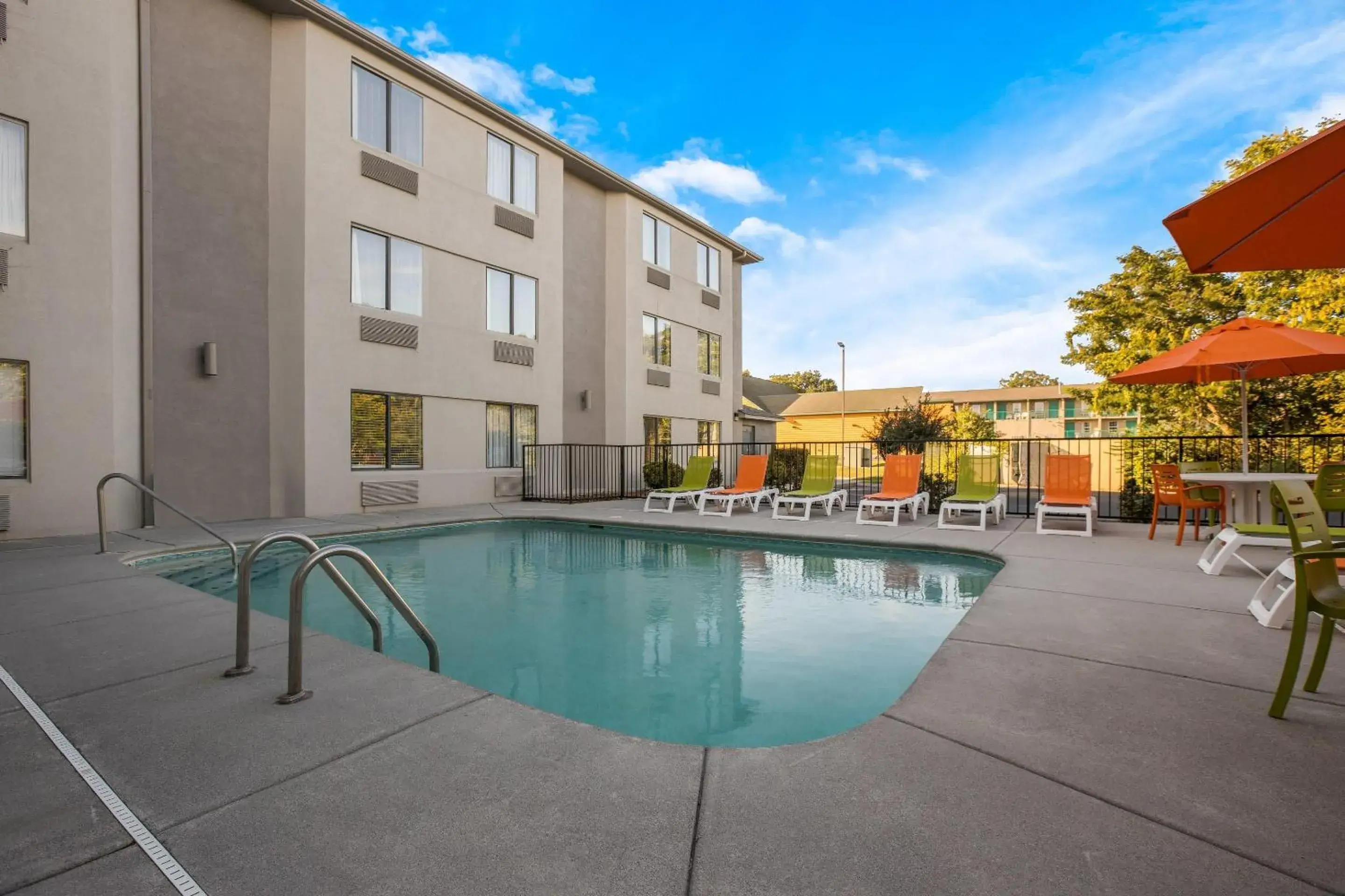 Swimming pool in Clarion Pointe Sevierville-Pigeon Forge Swimming pool in Clarion Pointe Sevierville-Pigeon Forge