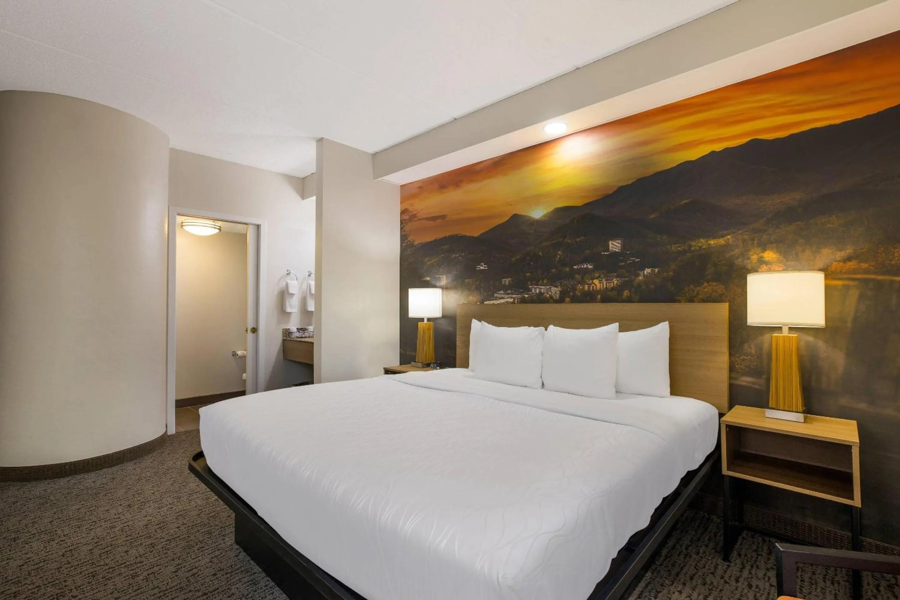 Bedroom, Bed in Clarion Pointe Sevierville-Pigeon Forge