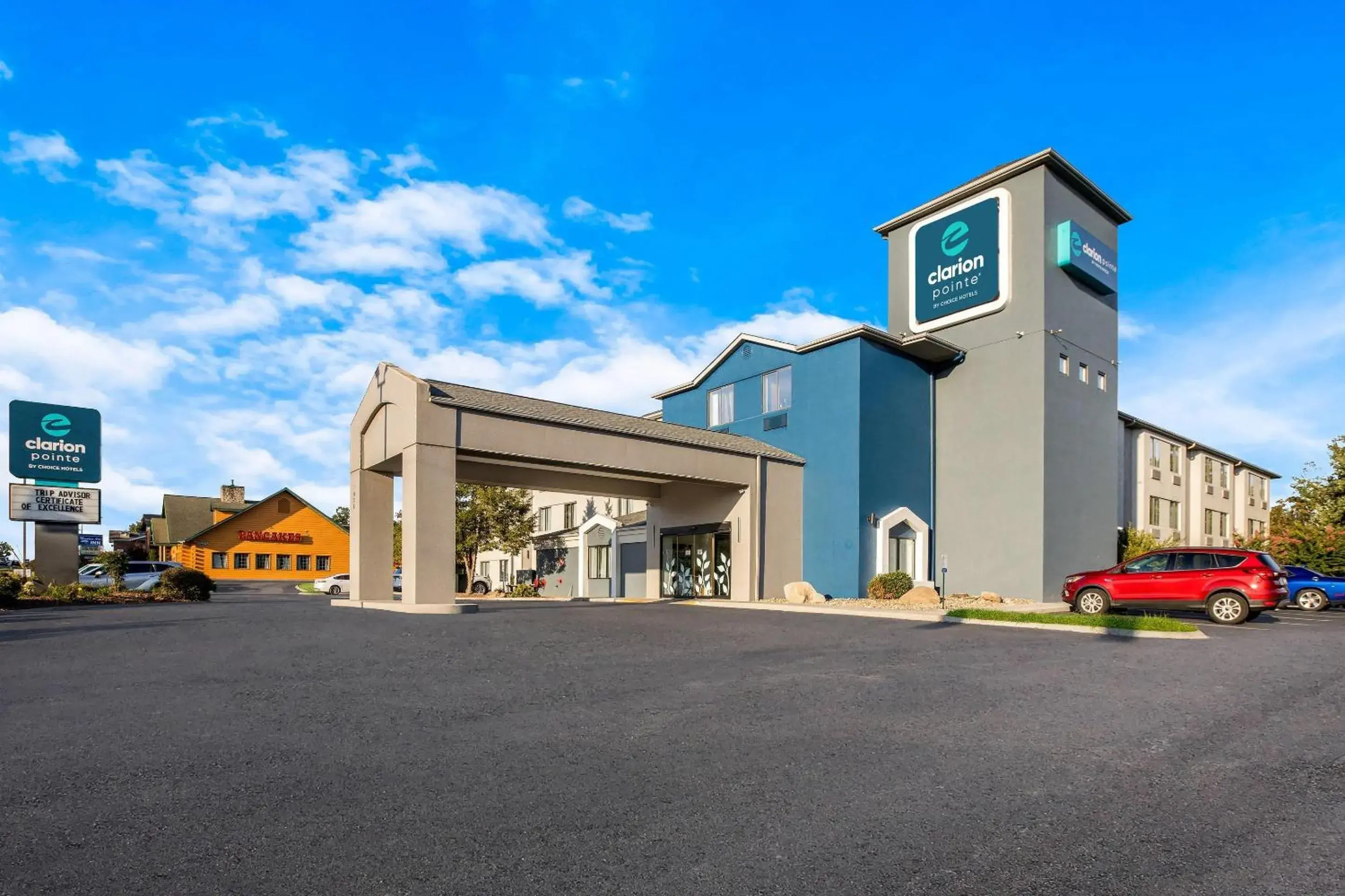 Property building in Clarion Pointe Sevierville-Pigeon Forge Property building in Clarion Pointe Sevierville-Pigeon Forge