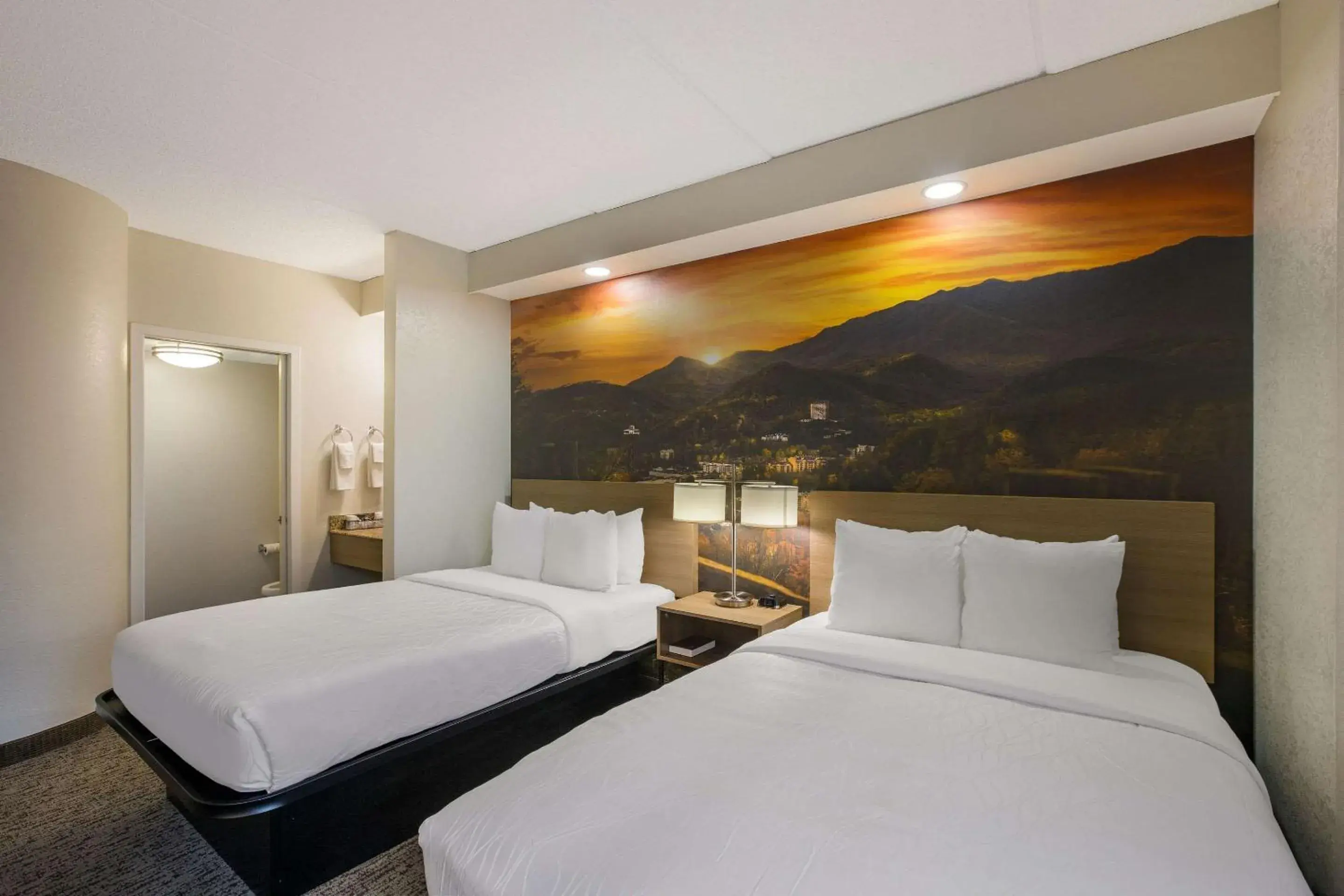 Bedroom, Bed in Clarion Pointe Sevierville-Pigeon Forge Bedroom, Bed in Clarion Pointe Sevierville-Pigeon Forge