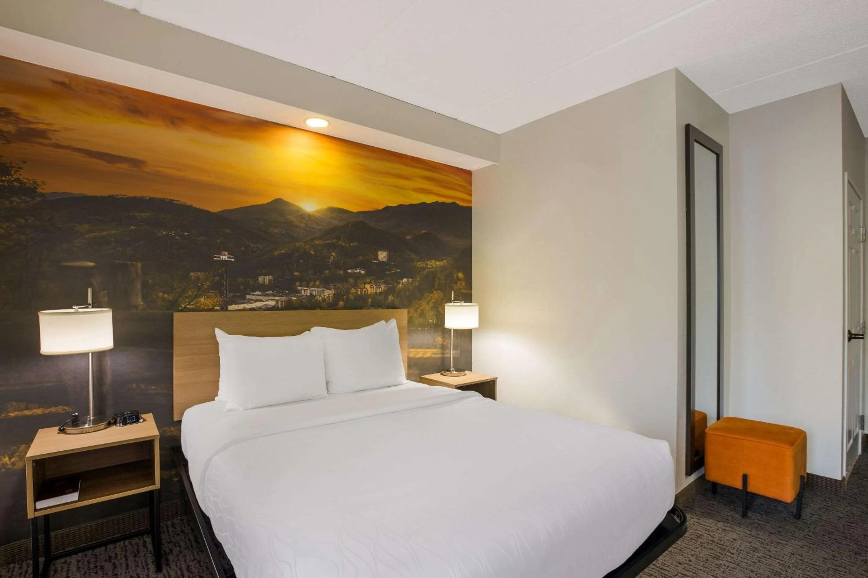 Bedroom, Bed in Clarion Pointe Sevierville-Pigeon Forge