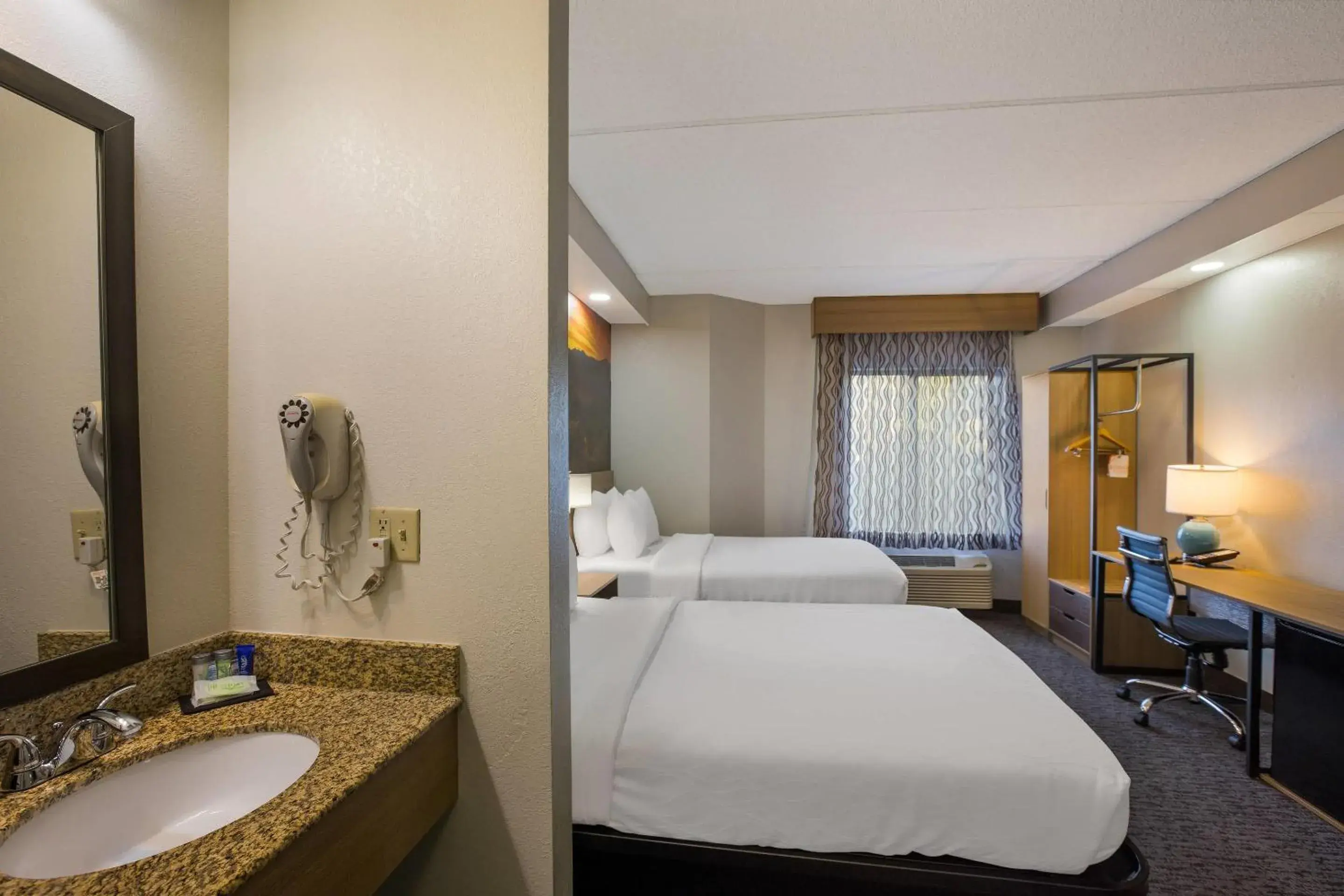 Bedroom, Bed in Clarion Pointe Sevierville-Pigeon Forge Bedroom, Bed in Clarion Pointe Sevierville-Pigeon Forge