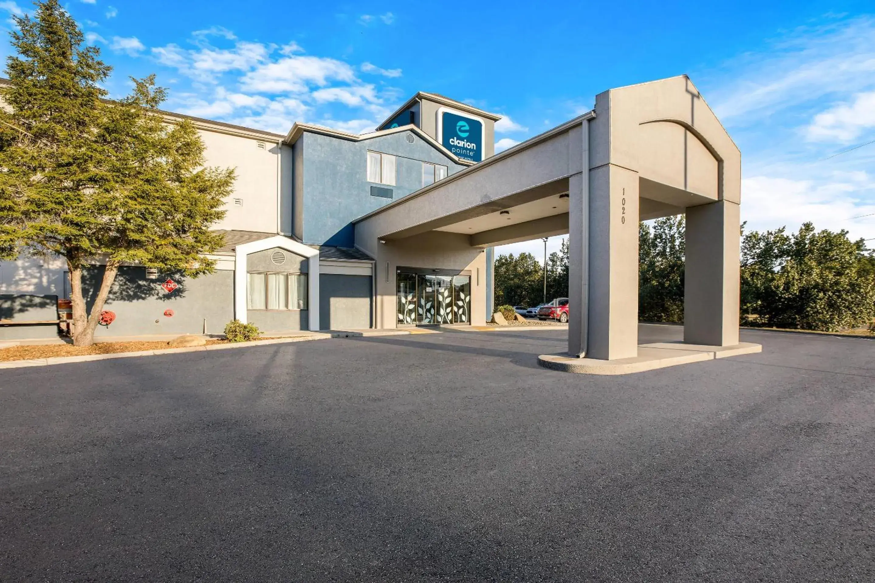 Property building in Clarion Pointe Sevierville-Pigeon Forge Property building in Clarion Pointe Sevierville-Pigeon Forge