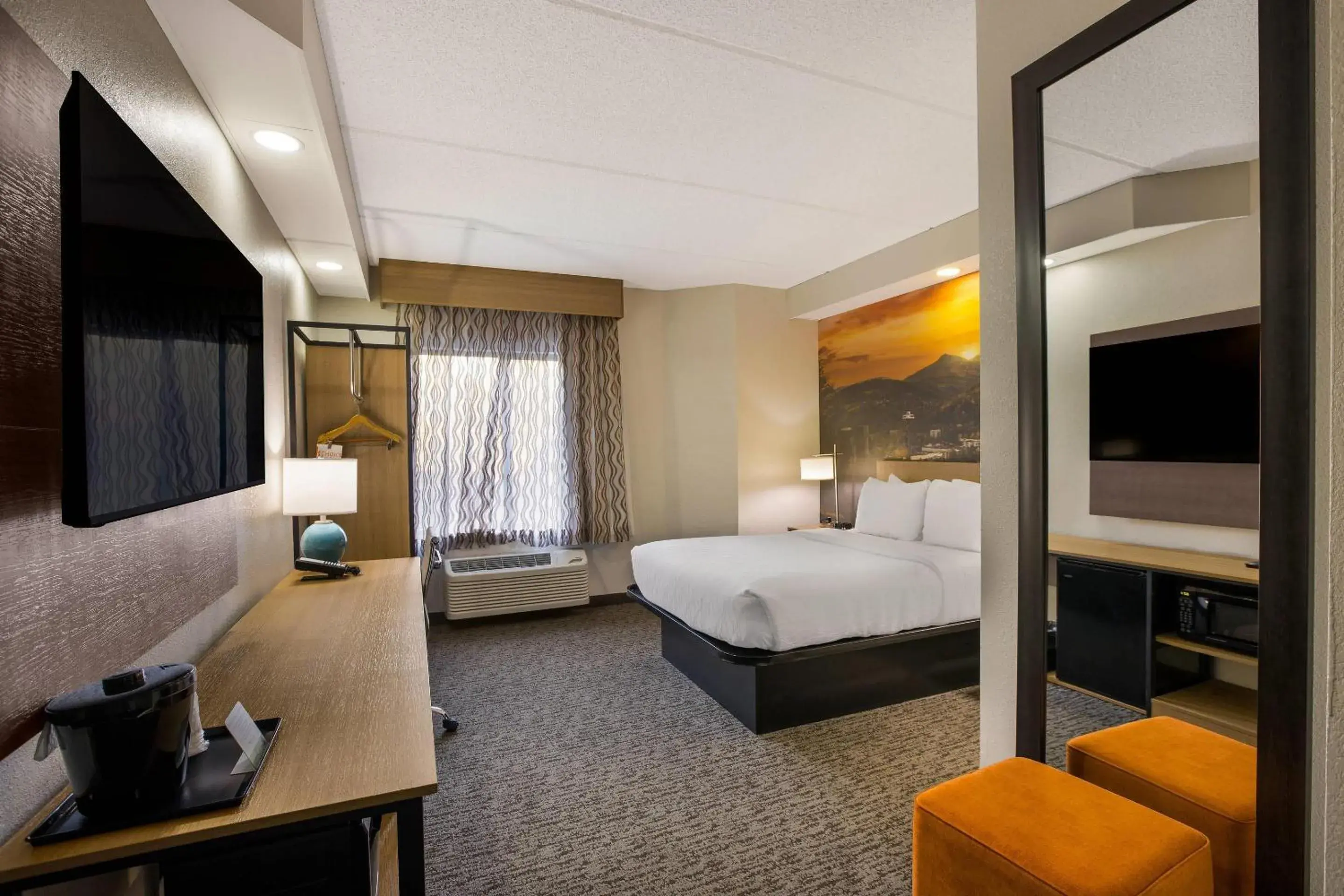 Bedroom, Bed in Clarion Pointe Sevierville-Pigeon Forge Bedroom, Bed in Clarion Pointe Sevierville-Pigeon Forge