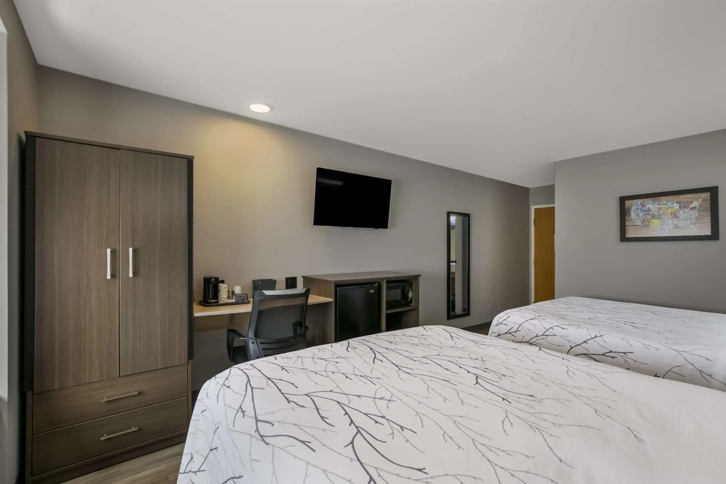 Bedroom, Bed in SureStay Plus Hotel by Best Western Sevierville Bedroom, Bed in SureStay Plus Hotel by Best Western Sevierville