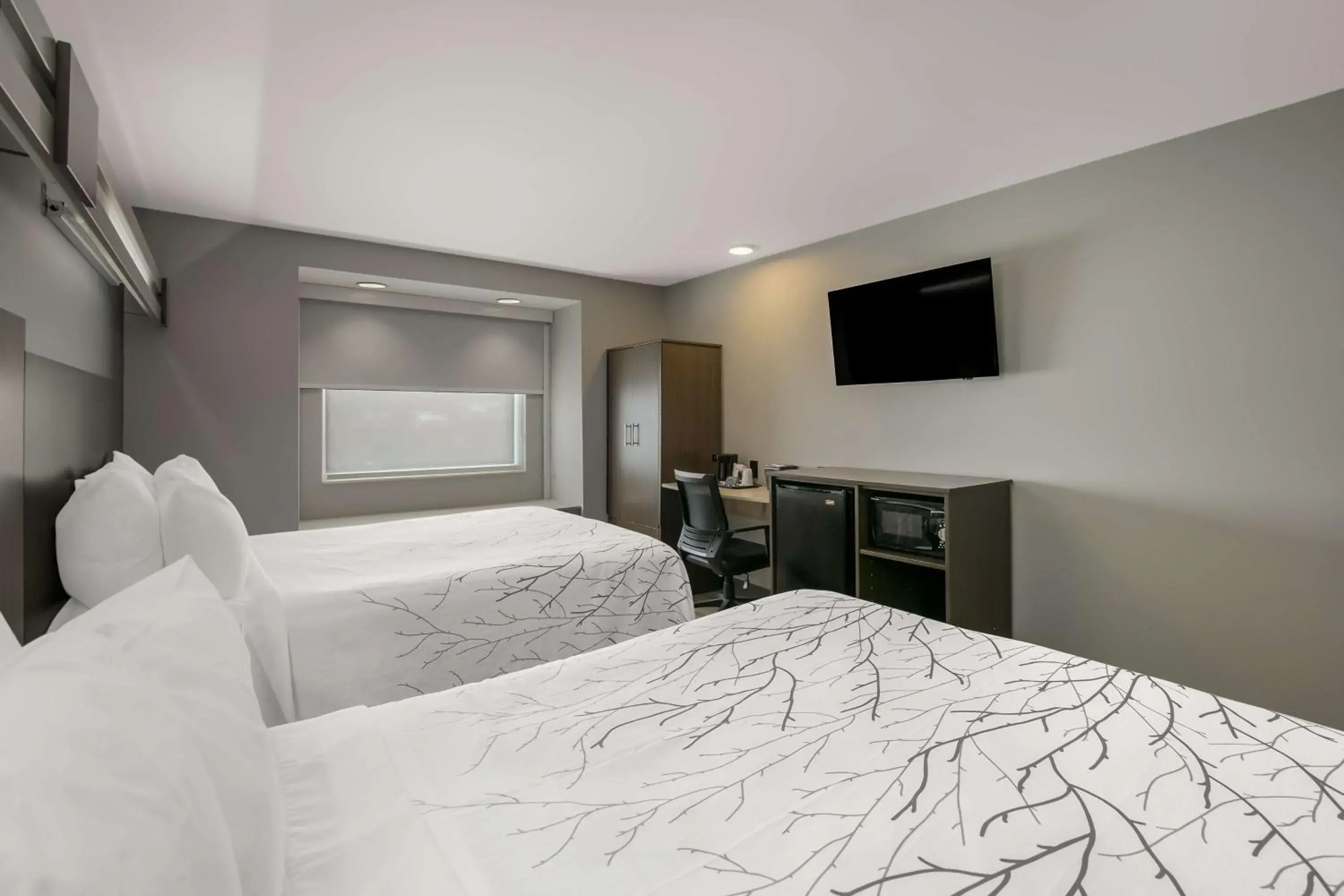 Bedroom, Bed in SureStay Plus Hotel by Best Western Sevierville Bedroom, Bed in SureStay Plus Hotel by Best Western Sevierville