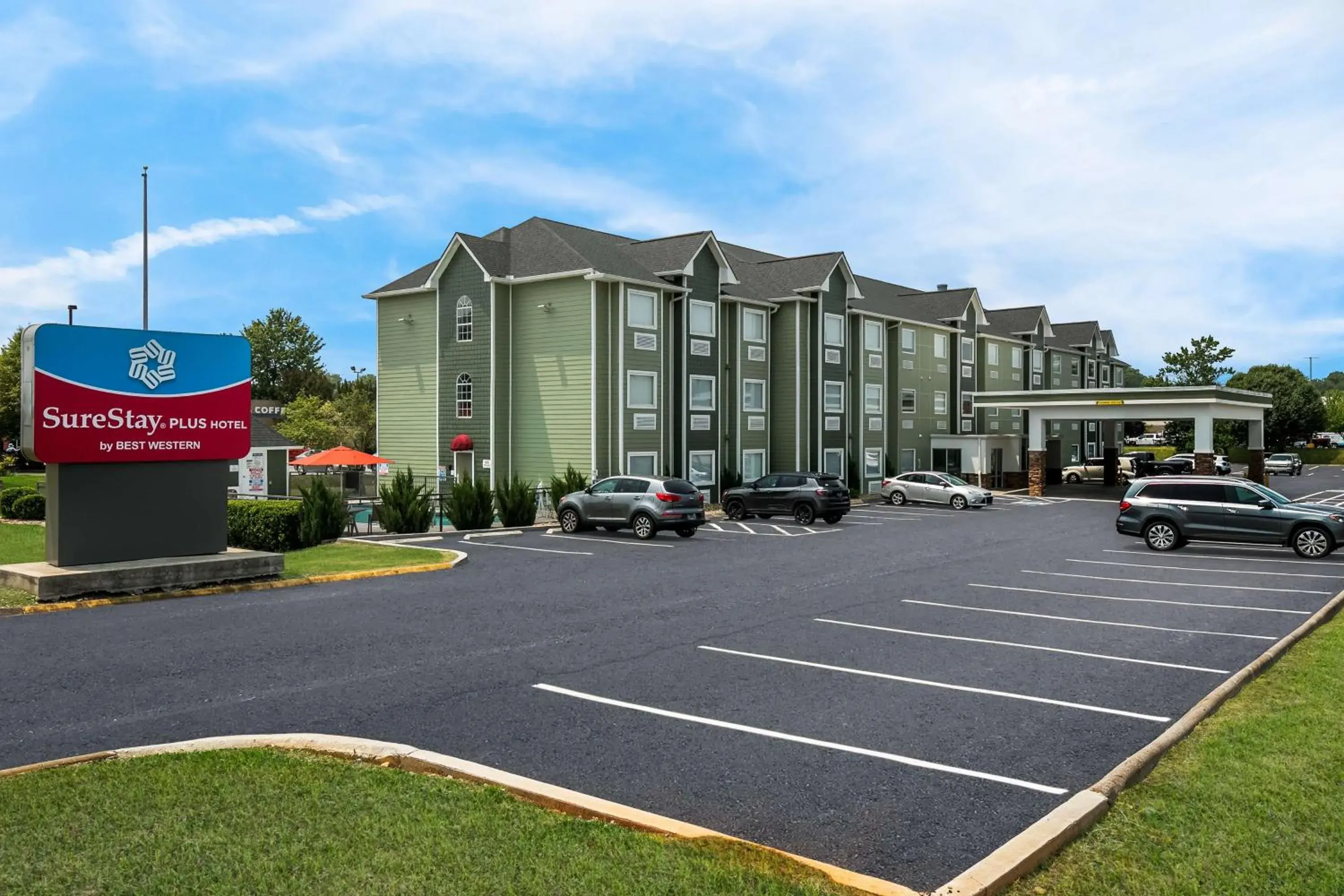 Property building in SureStay Plus Hotel by Best Western Sevierville Property building in SureStay Plus Hotel by Best Western Sevierville