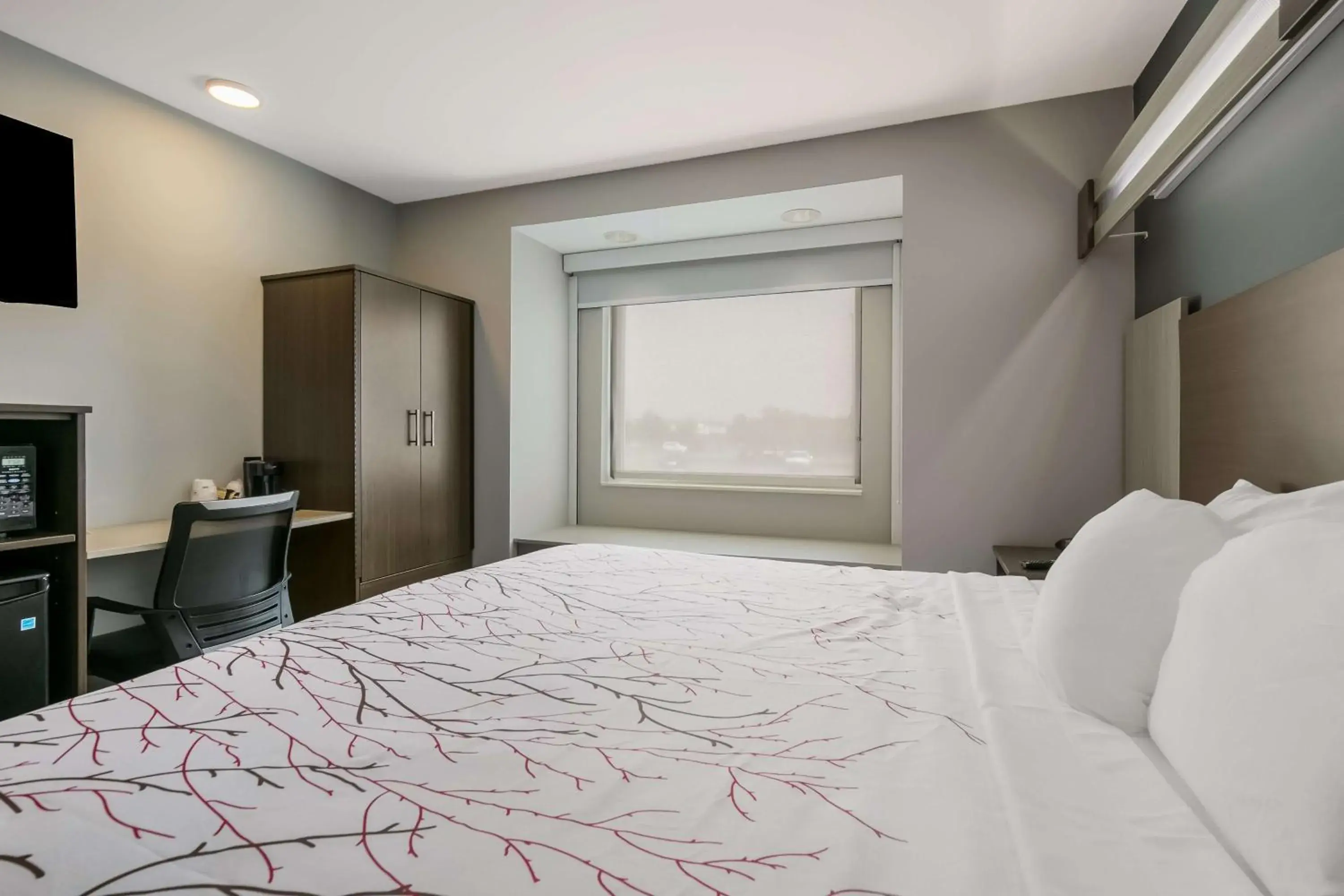 King Room - Non-Smoking in SureStay Plus Hotel by Best Western Sevierville King Room - Non-Smoking in SureStay Plus Hotel by Best Western Sevierville