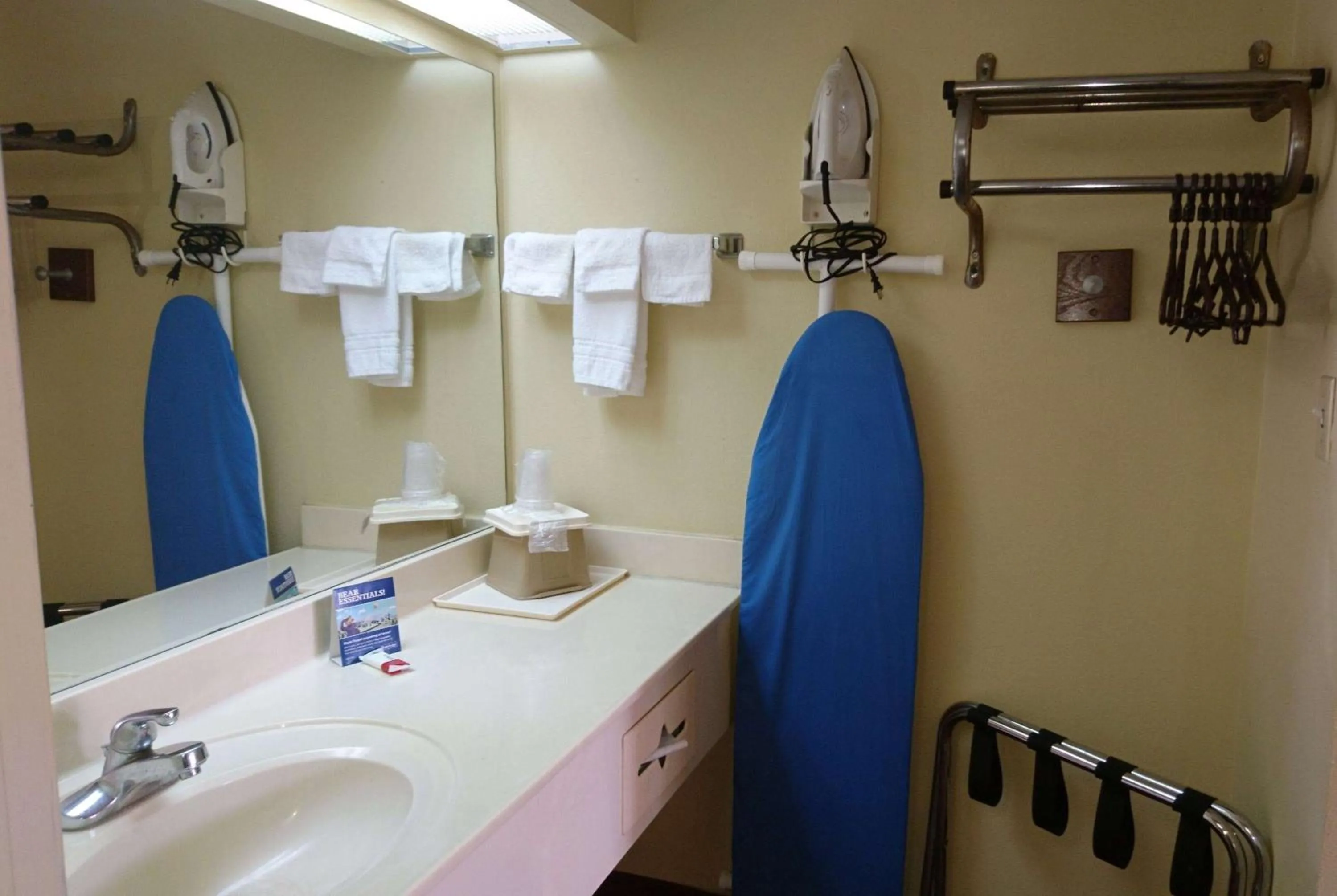 Photo of the whole room in Travelodge by Wyndham Knoxville East