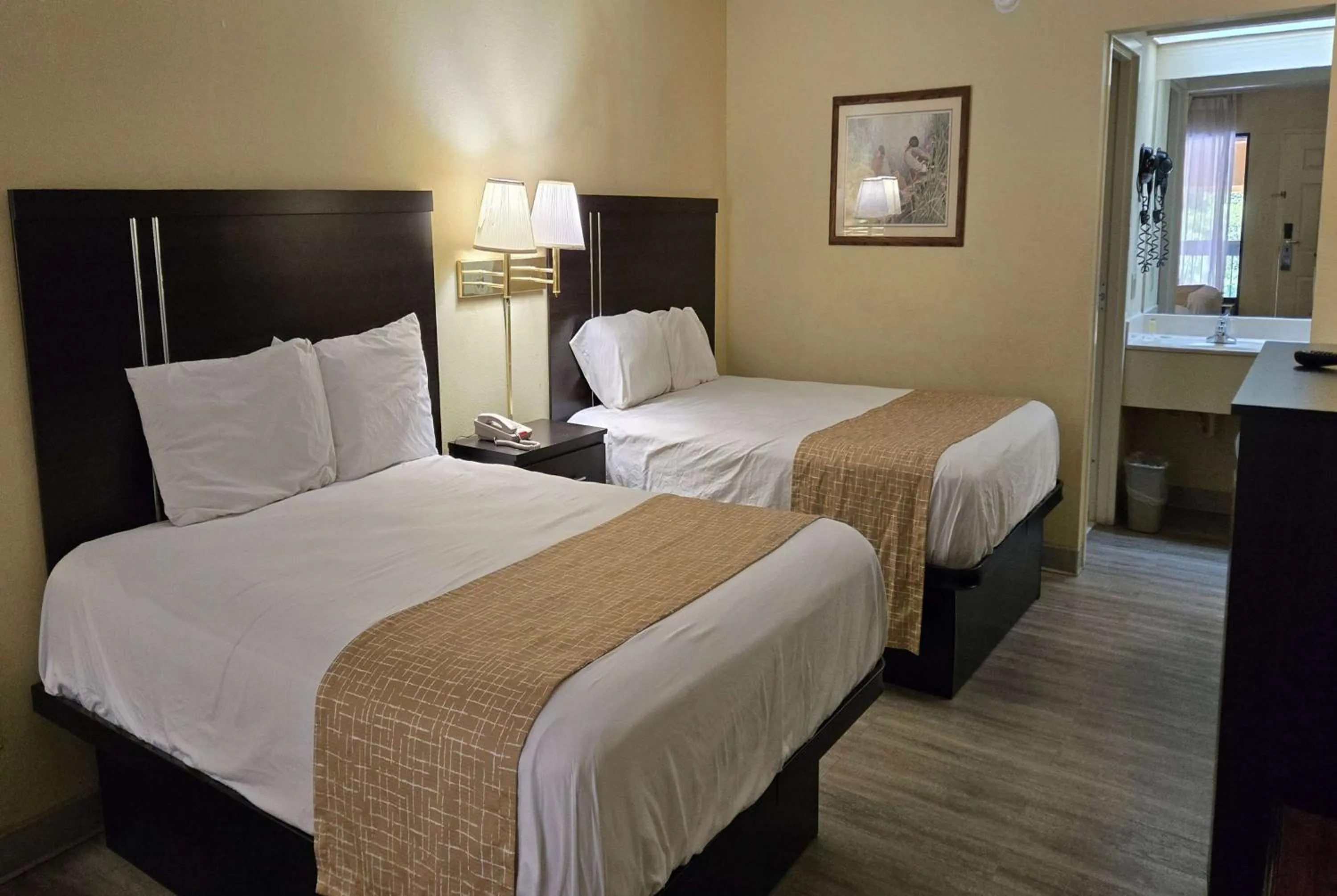 Photo of the whole room, Bed in Travelodge by Wyndham Knoxville East