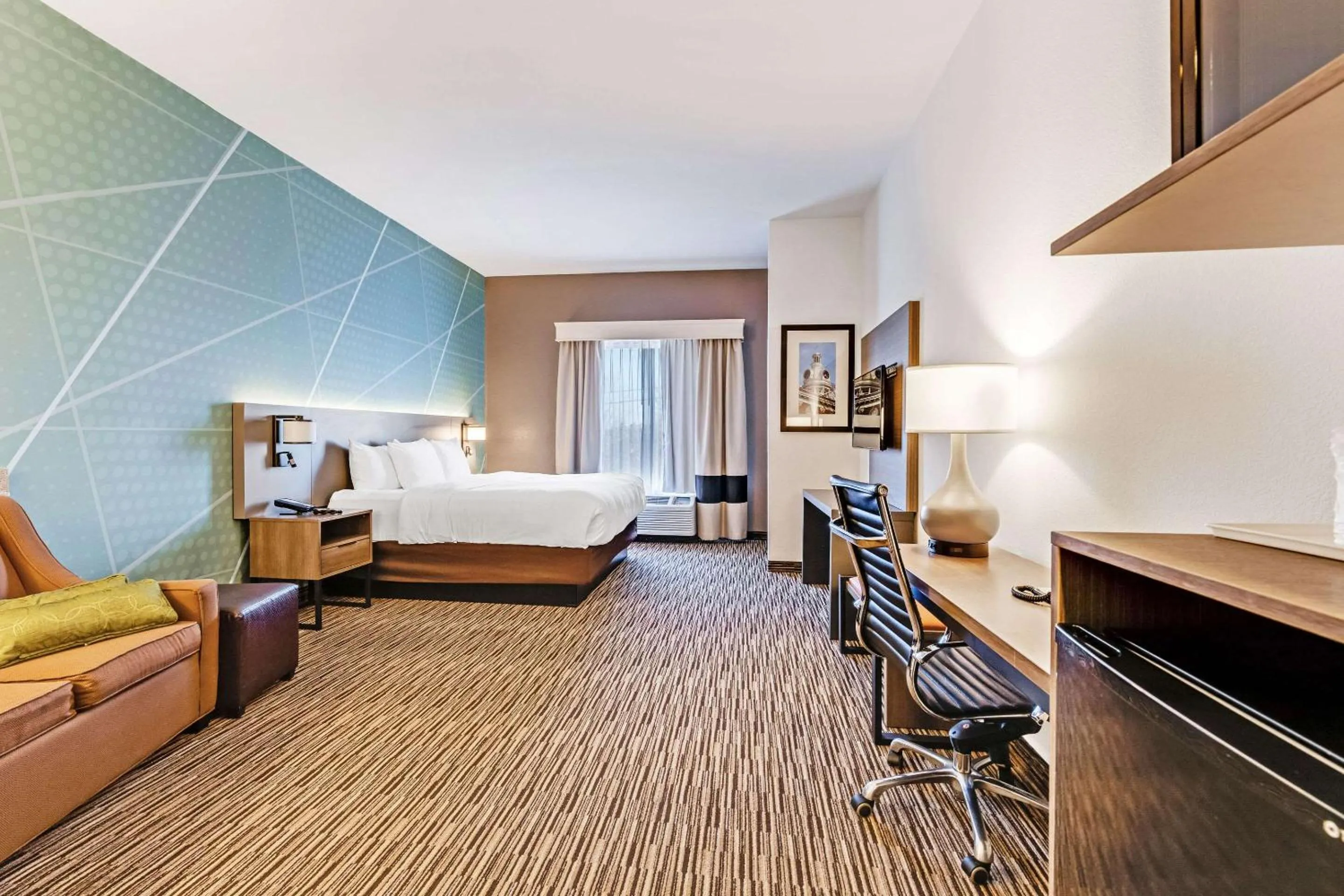 Bedroom, Bed in Comfort Suites Murfreesboro Shopping District