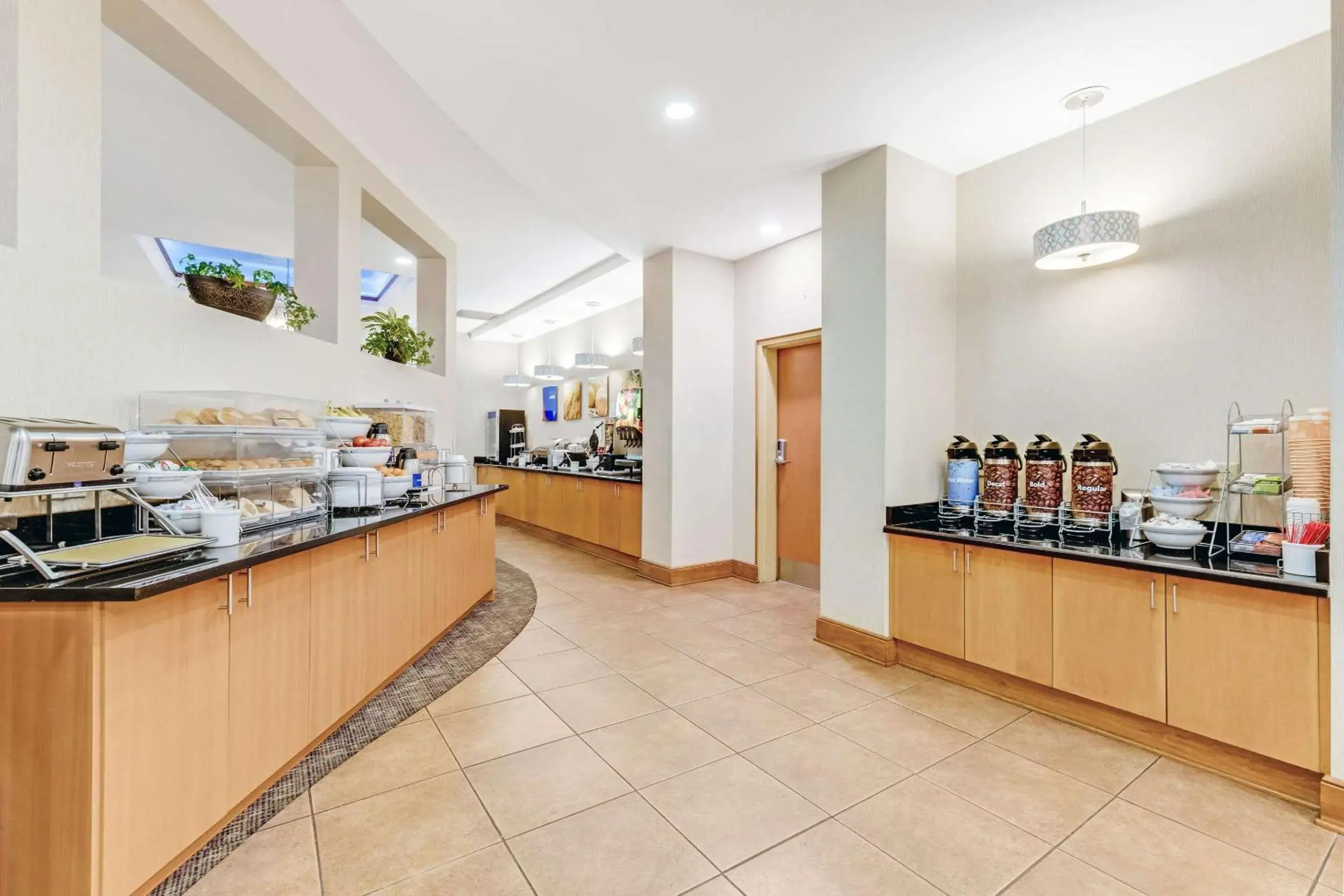 Breakfast in Comfort Suites Murfreesboro Shopping District Breakfast in Comfort Suites Murfreesboro Shopping District