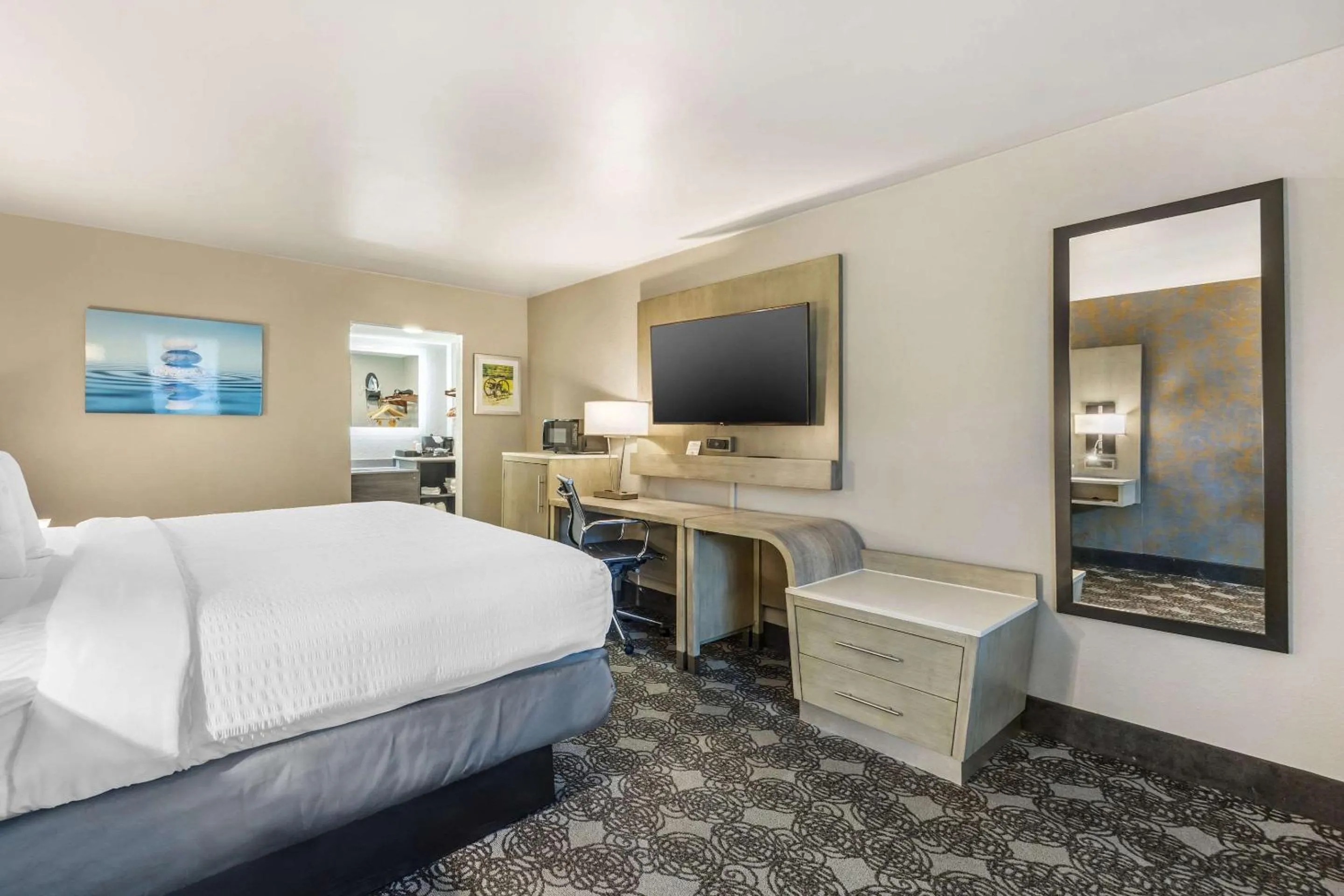 Bedroom, Bed in Clarion Inn Murfreesboro Old Fort Pkwy