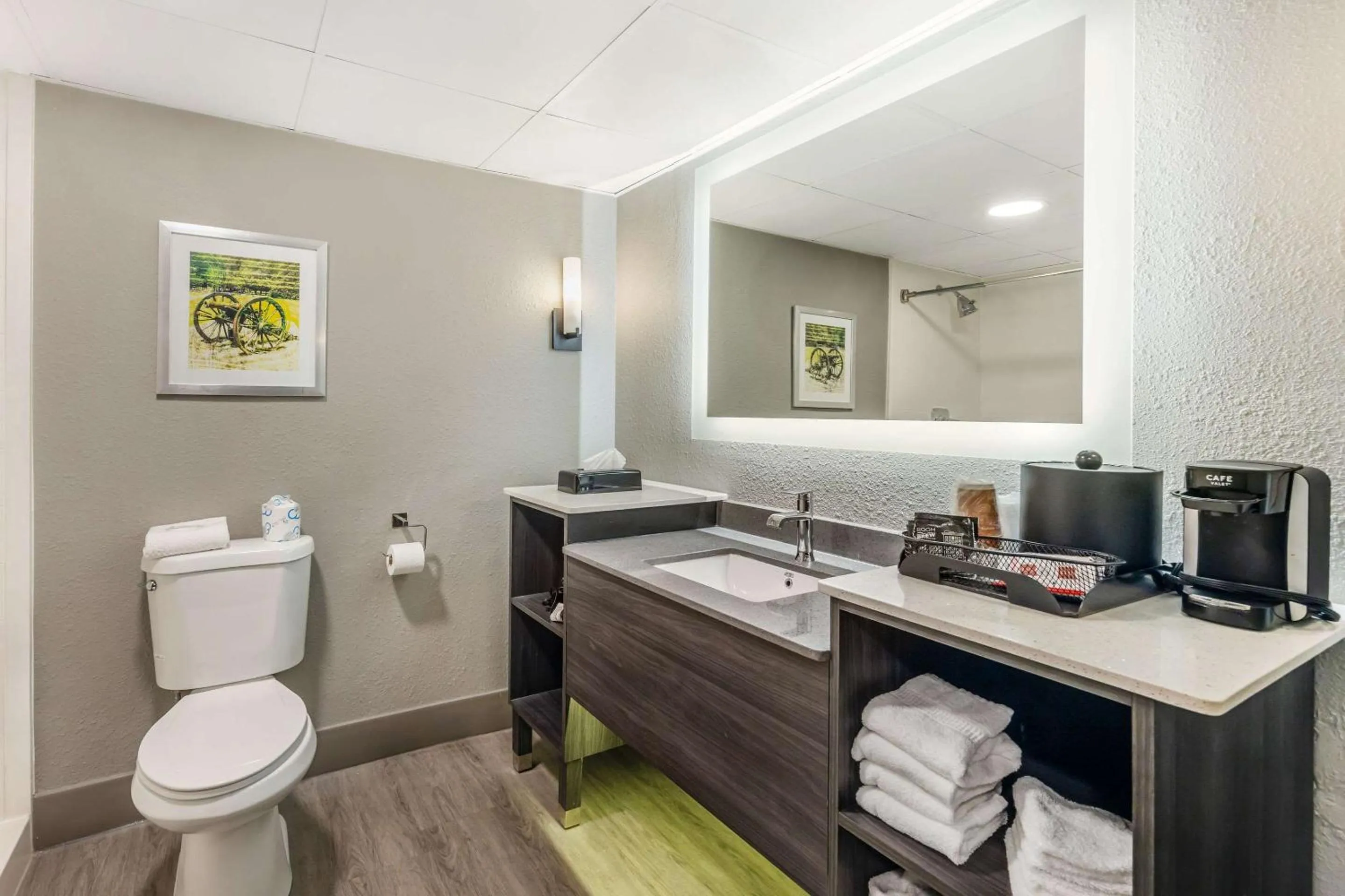 Bedroom in Clarion Inn Murfreesboro Old Fort Pkwy