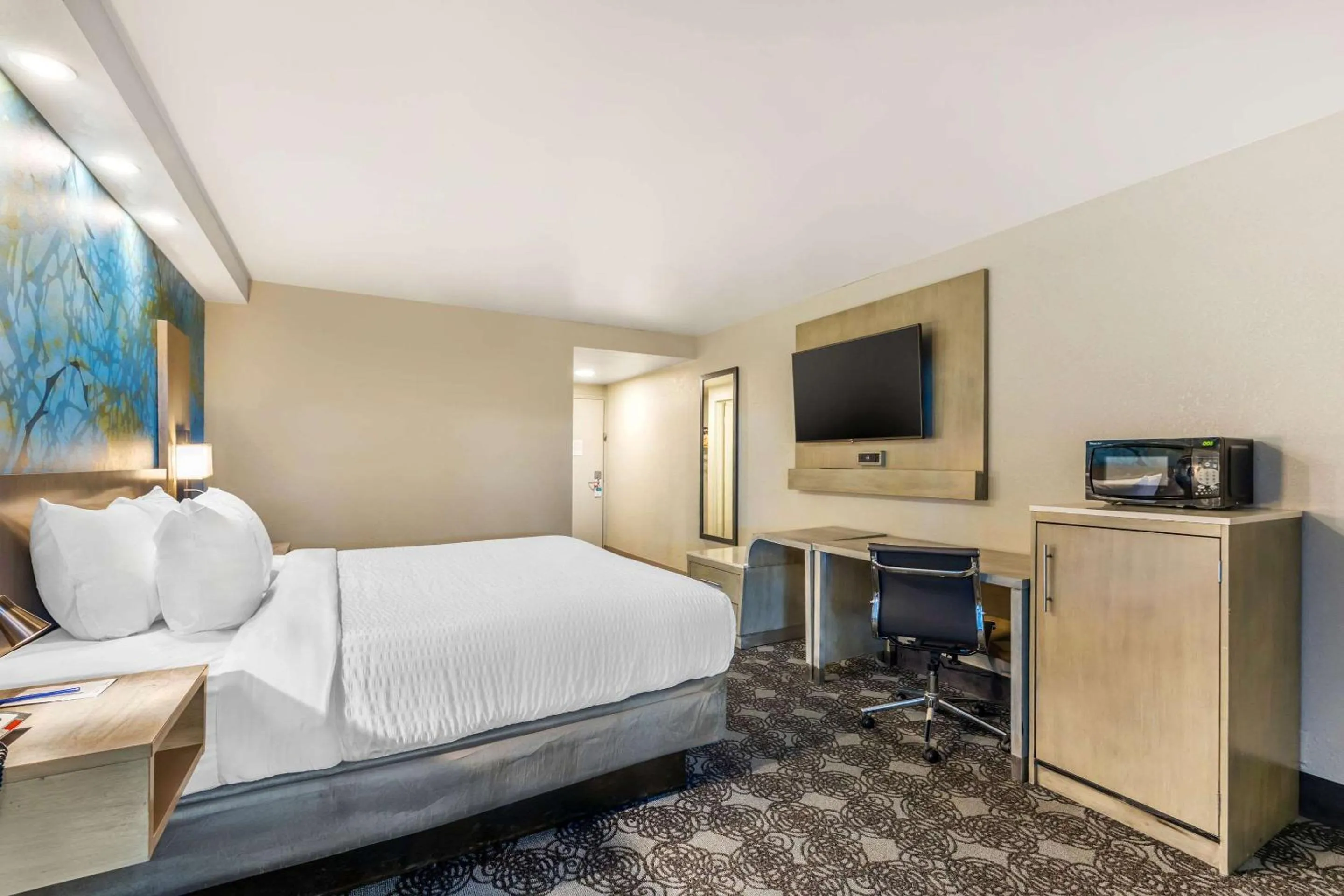 Bedroom, Bed in Clarion Inn Murfreesboro Old Fort Pkwy