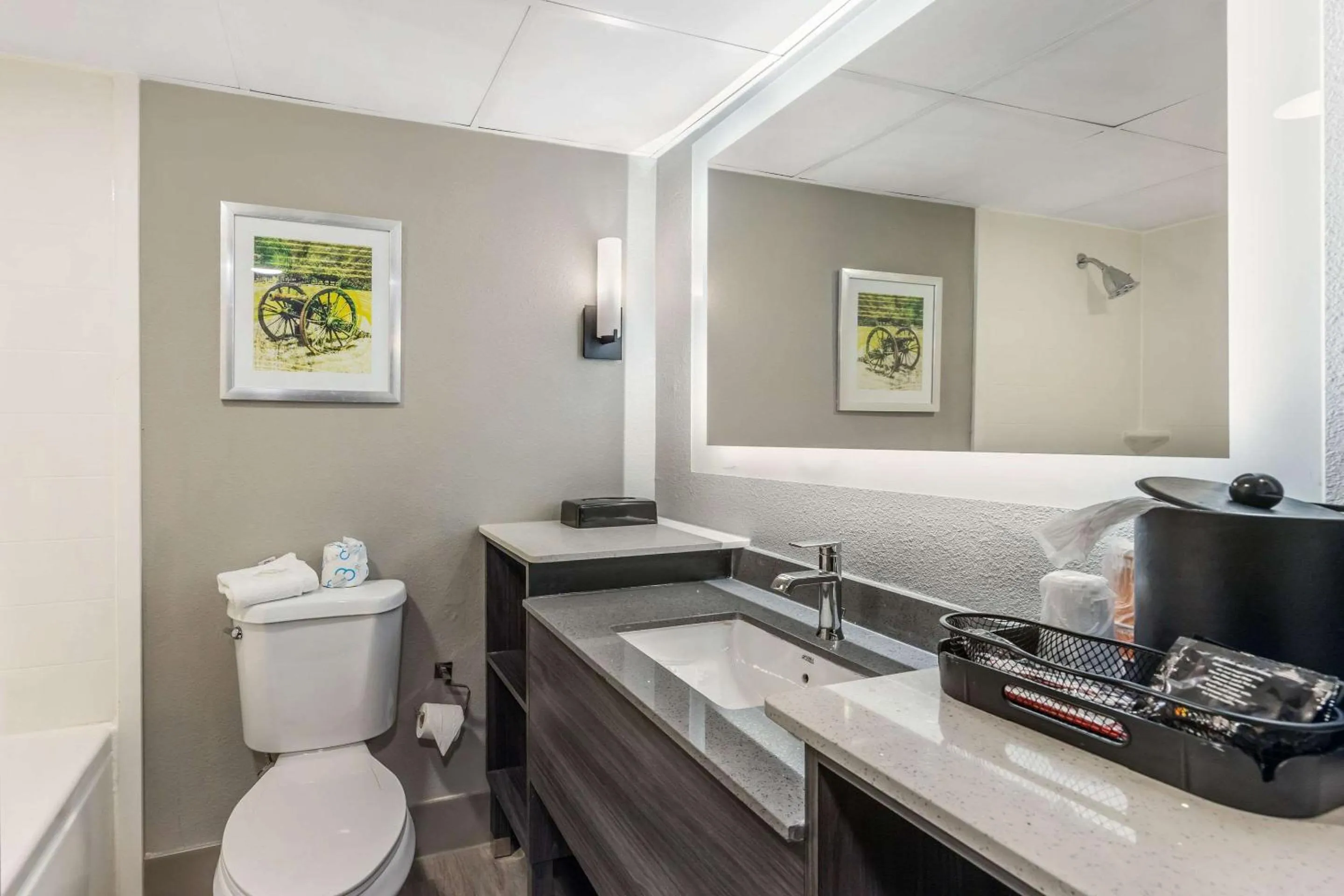 Bedroom in Clarion Inn Murfreesboro Old Fort Pkwy