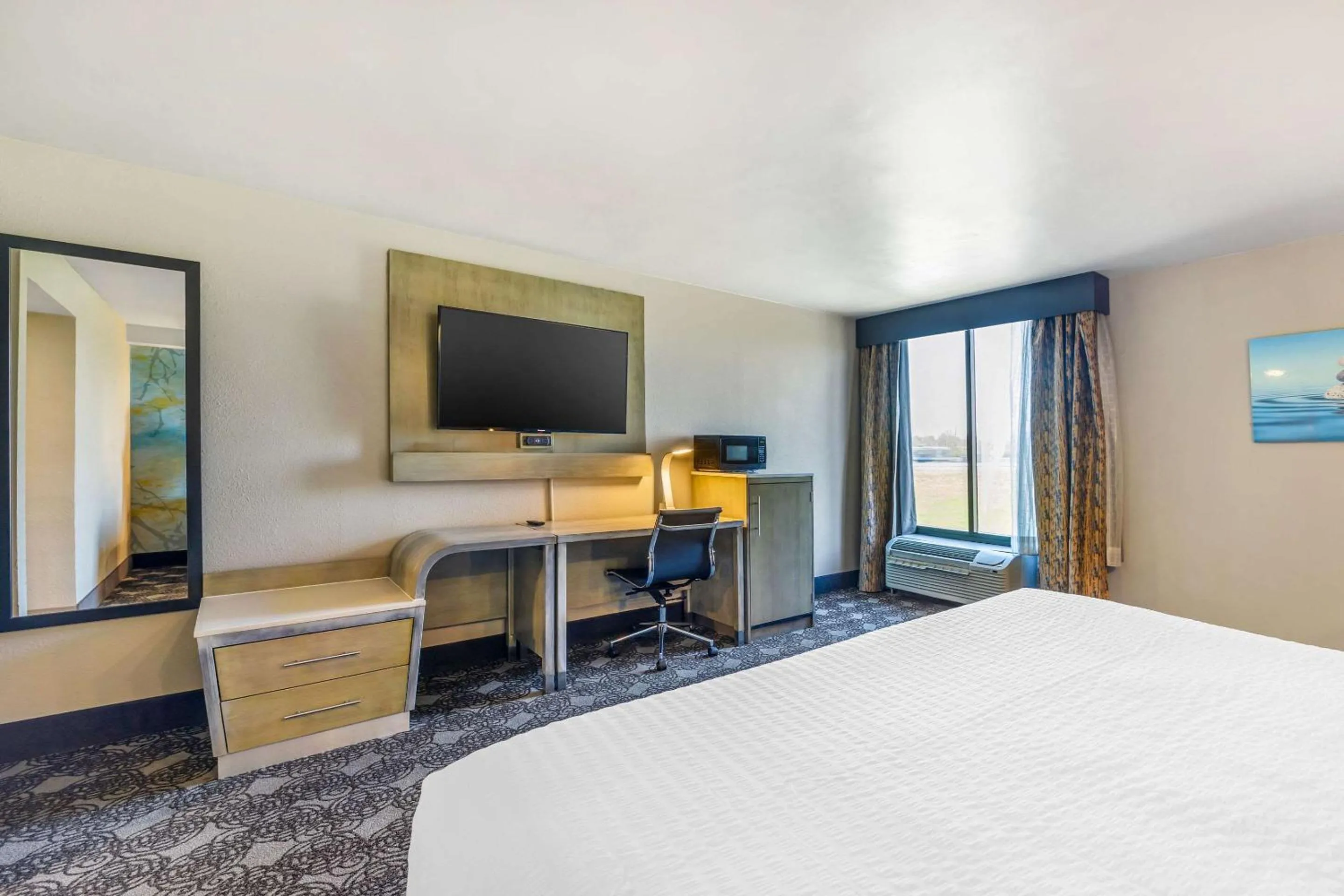 Bedroom, Bed in Clarion Inn Murfreesboro Old Fort Pkwy