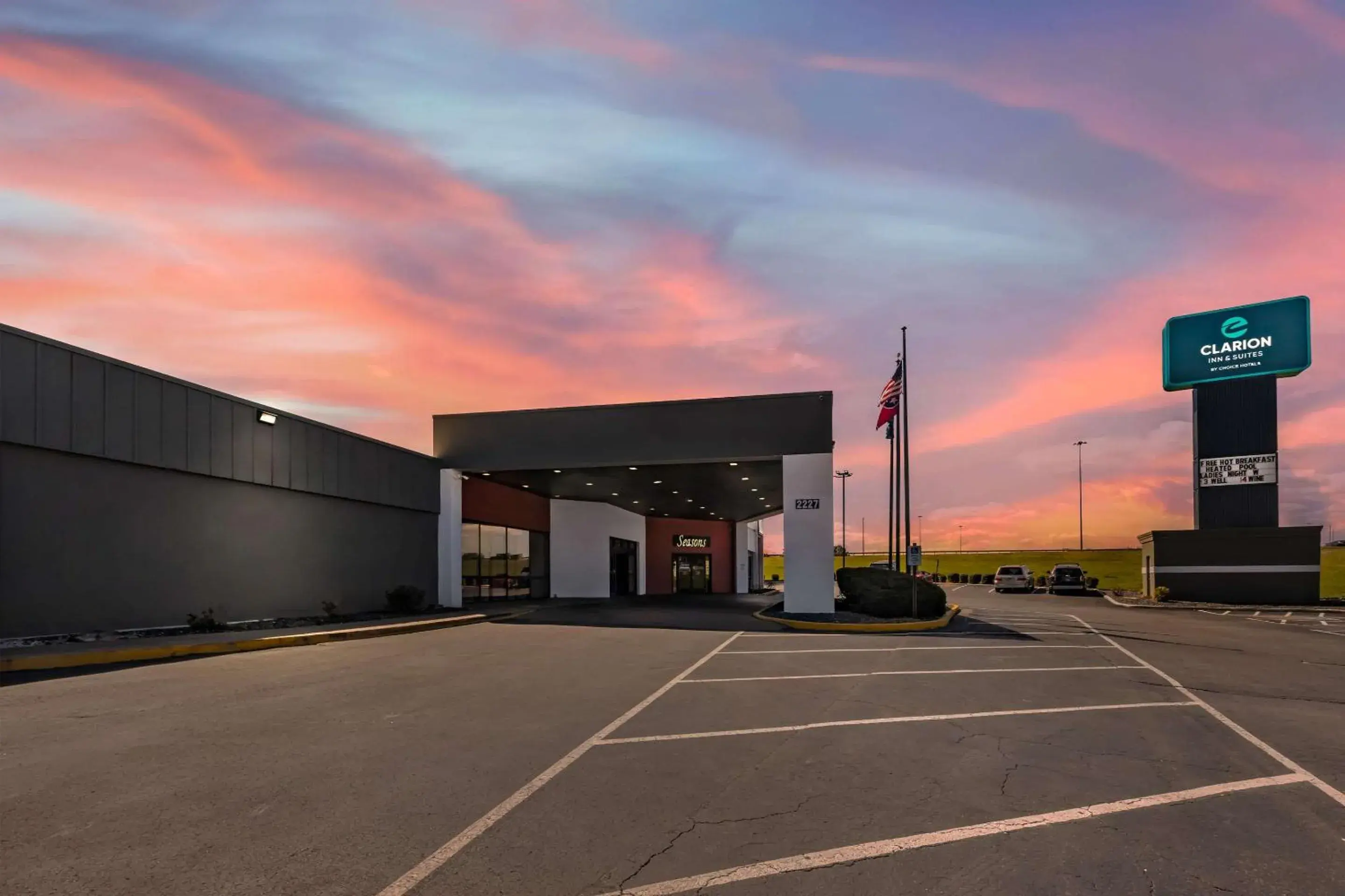 Property building in Clarion Inn Murfreesboro Old Fort Pkwy Property building in Clarion Inn Murfreesboro Old Fort Pkwy
